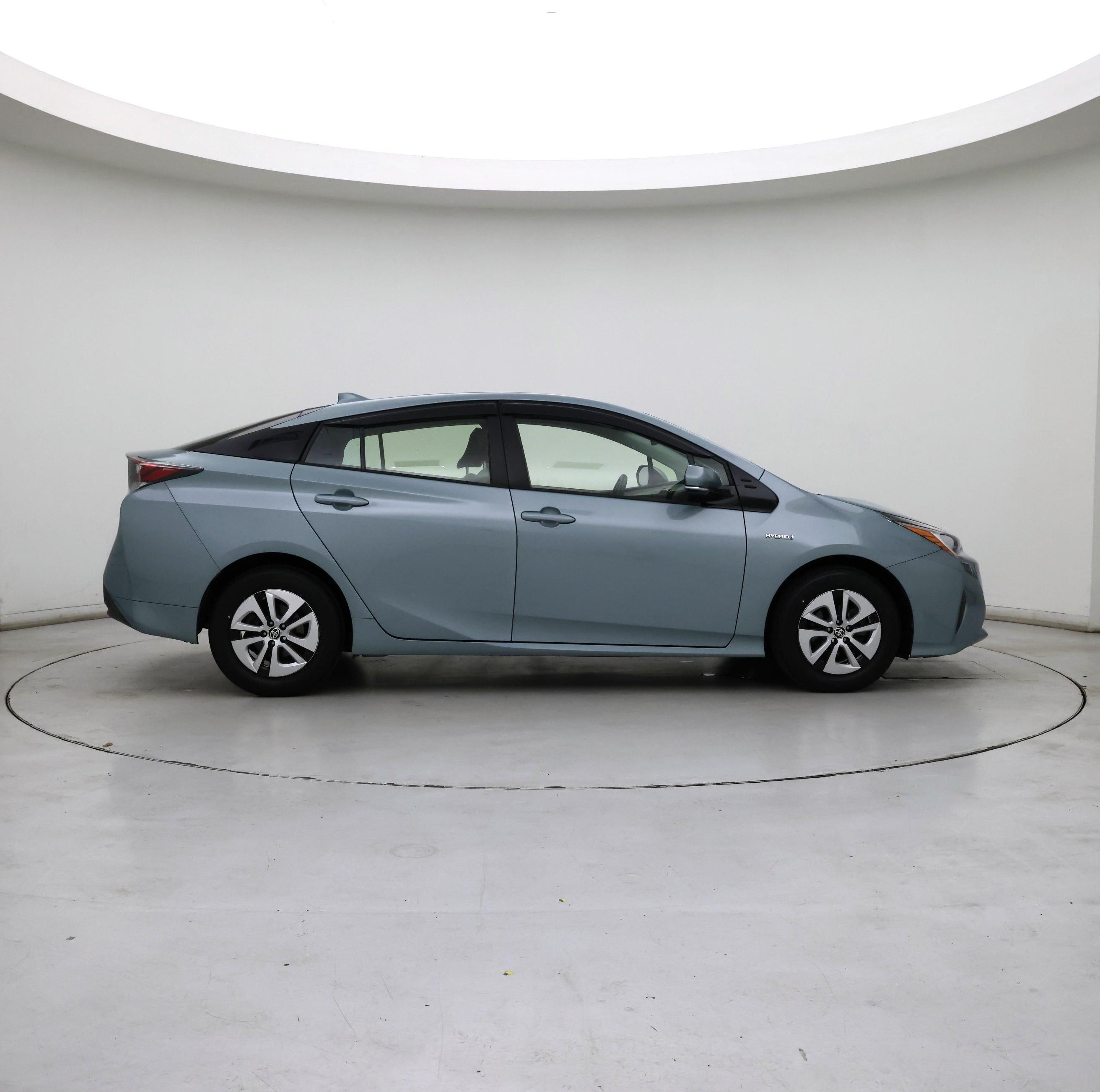 Thumbnail: 2016 Toyota Prius - 7
