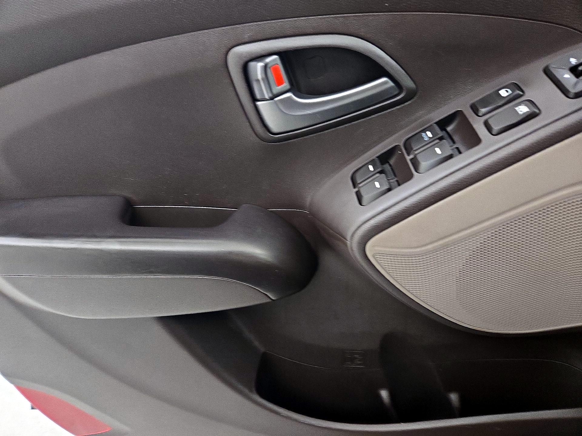 Thumbnail: 2014 Hyundai Tucson - 12