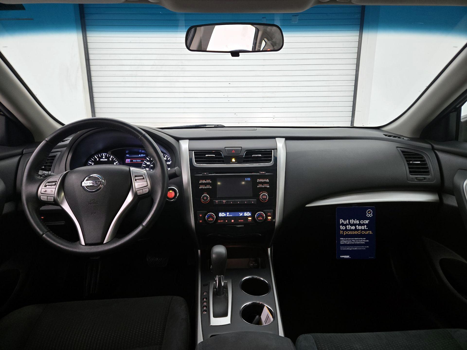 Thumbnail: 2015 Nissan Altima - 9