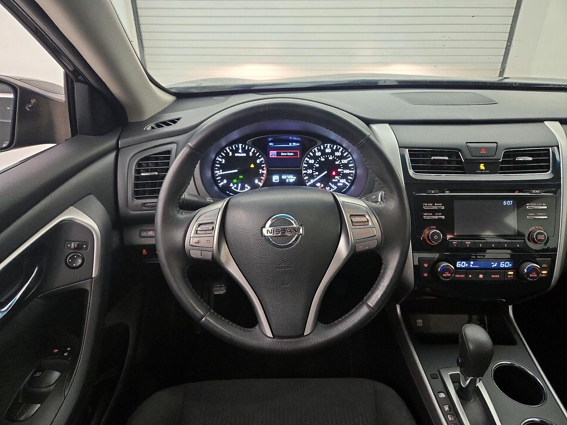 Thumbnail: 2015 Nissan Altima - 10