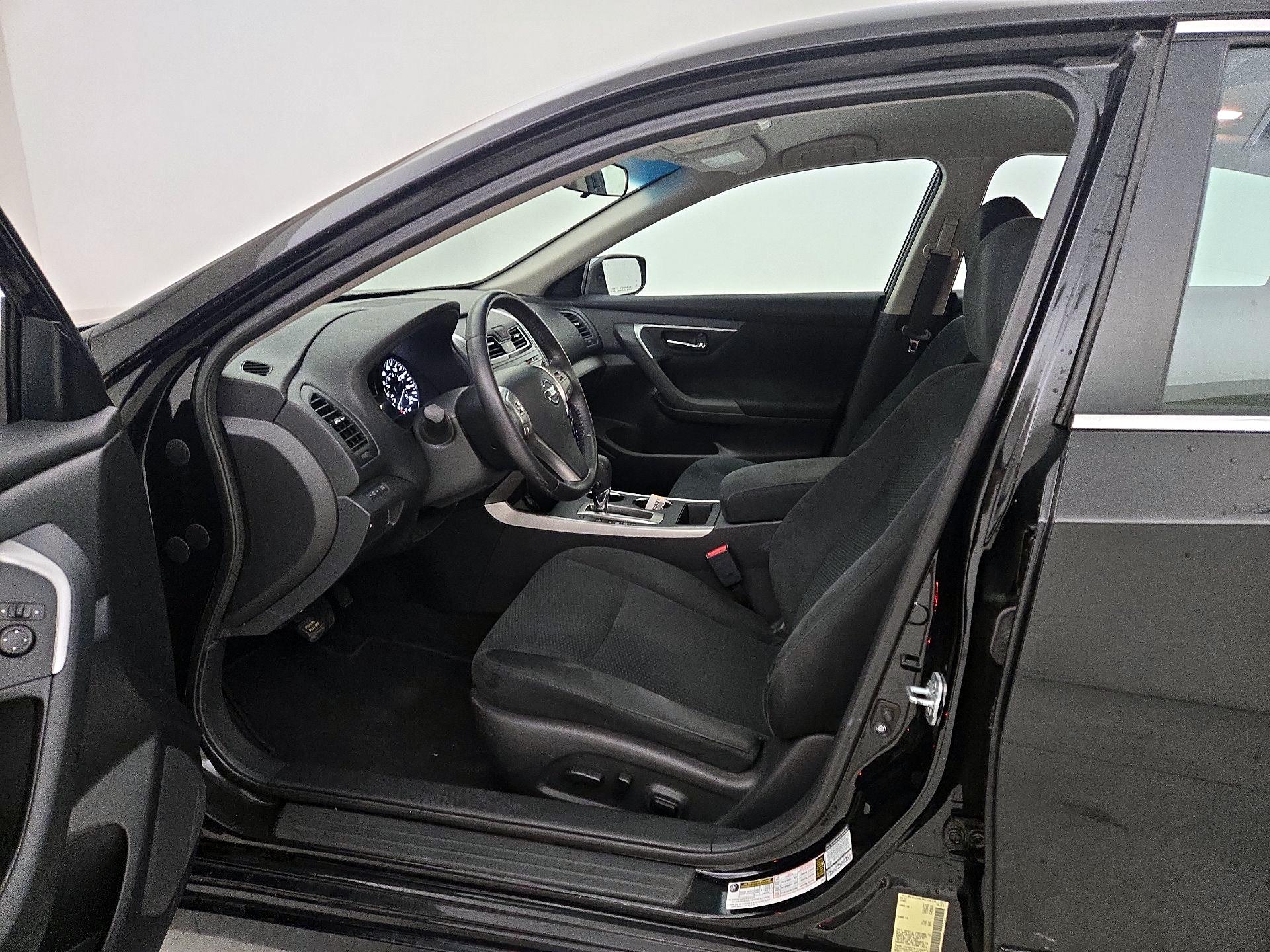 Thumbnail: 2015 Nissan Altima - 11