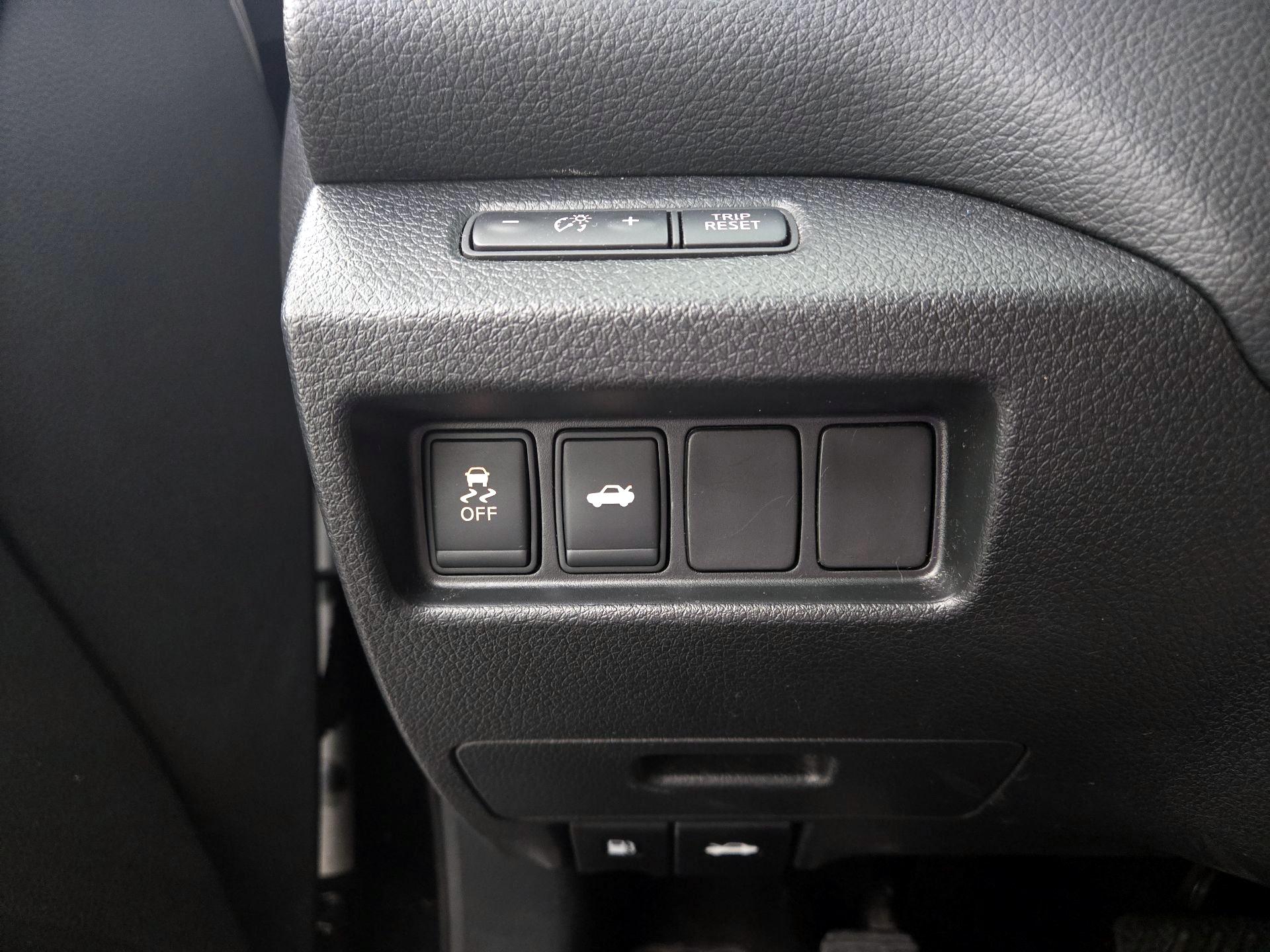 Thumbnail: 2015 Nissan Altima - 13