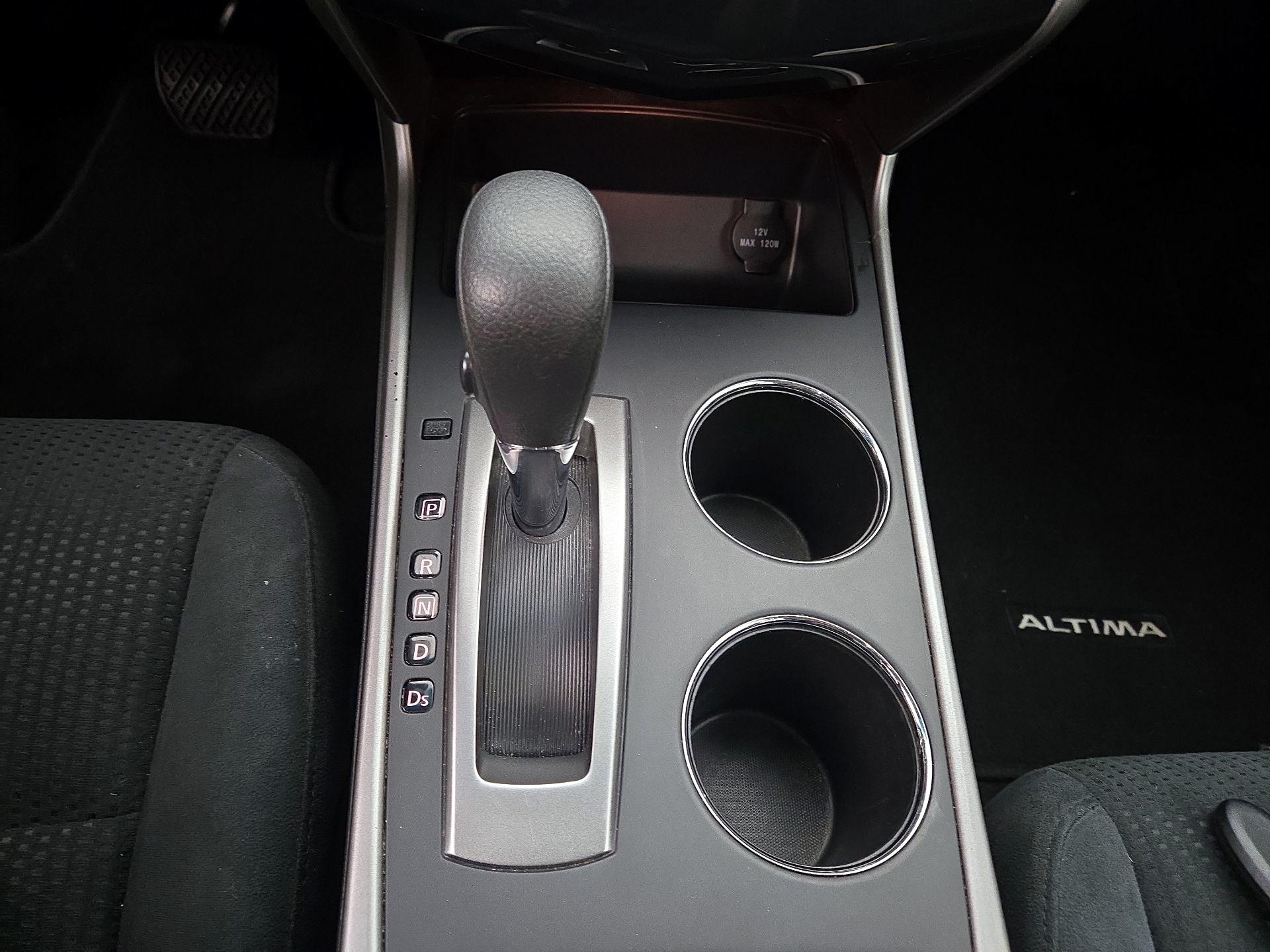 Thumbnail: 2015 Nissan Altima - 17