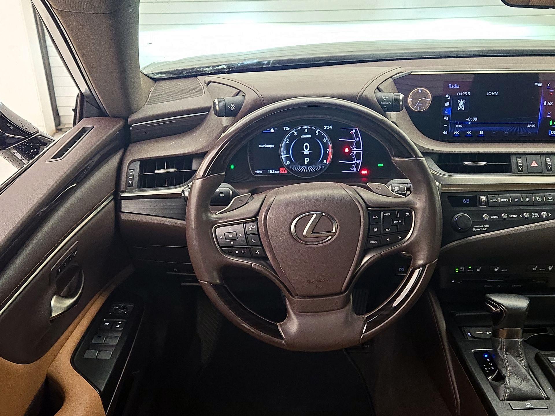 Thumbnail: 2019 Lexus ES - 10