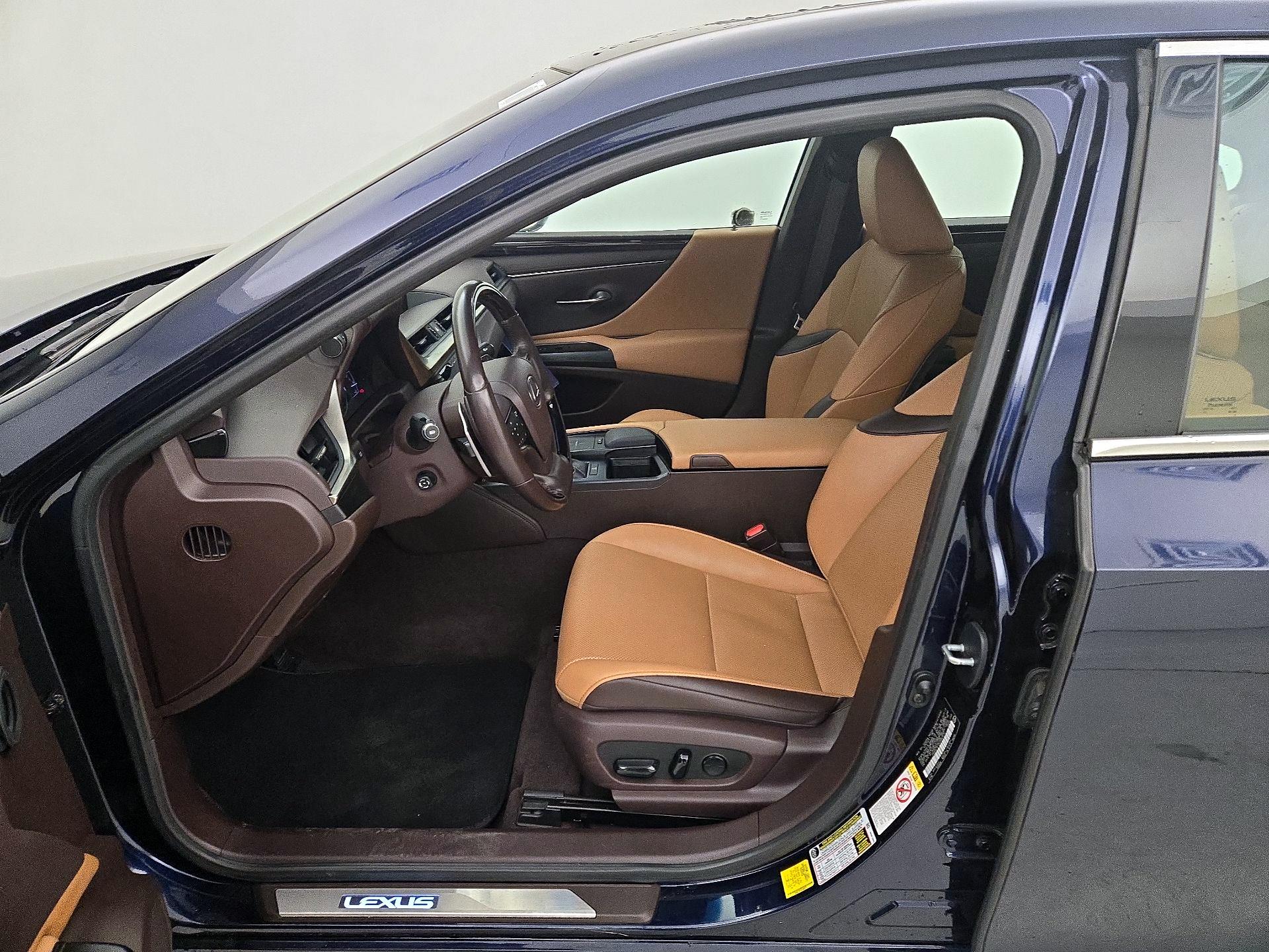 Thumbnail: 2019 Lexus ES - 11