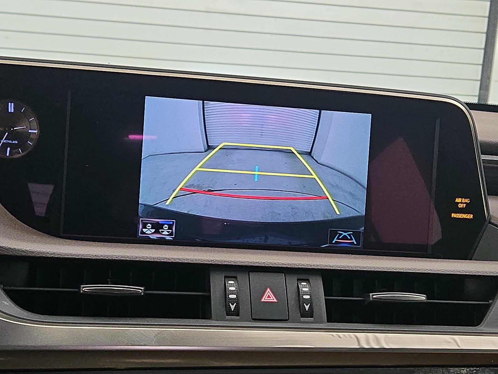 Thumbnail: 2019 Lexus ES - 13