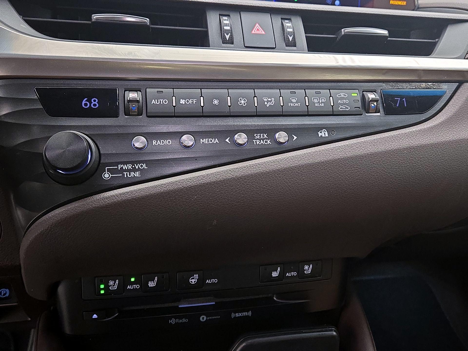 Thumbnail: 2019 Lexus ES - 15