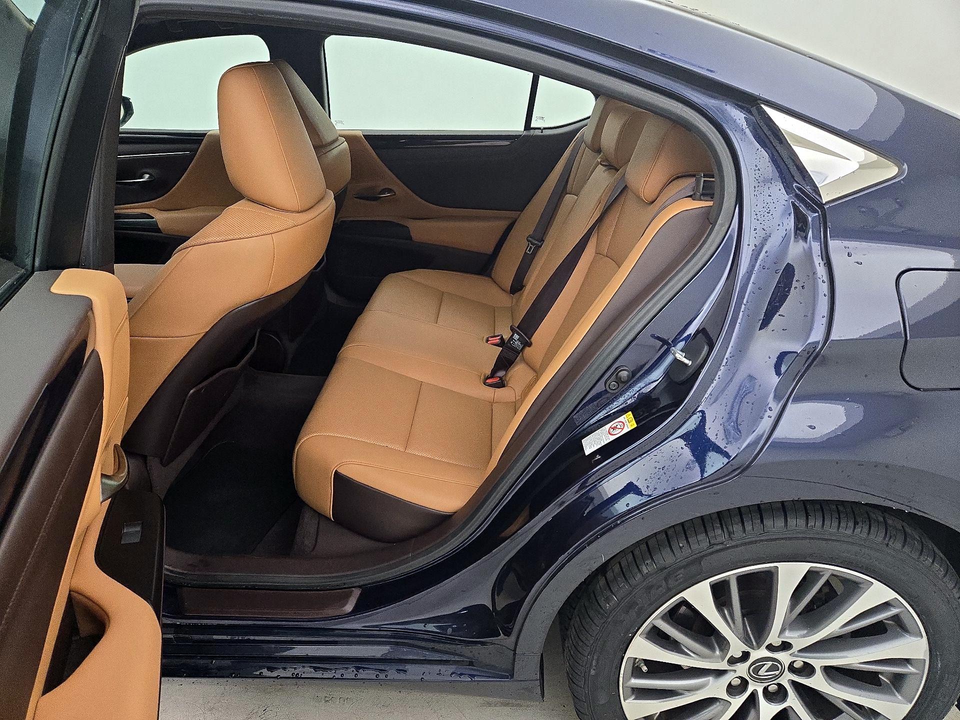 Thumbnail: 2019 Lexus ES - 17