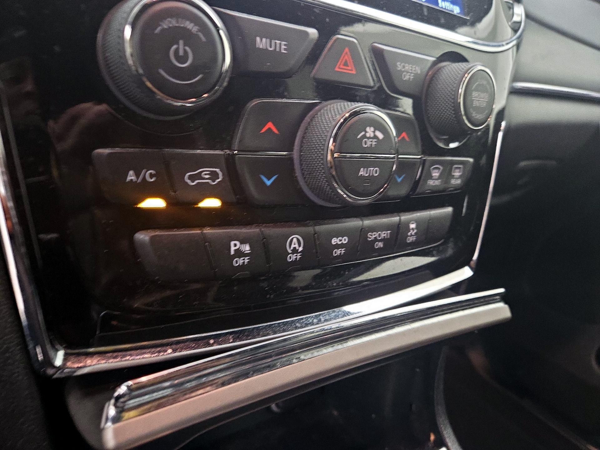 Thumbnail: 2021 Jeep Grand Cherokee - 16