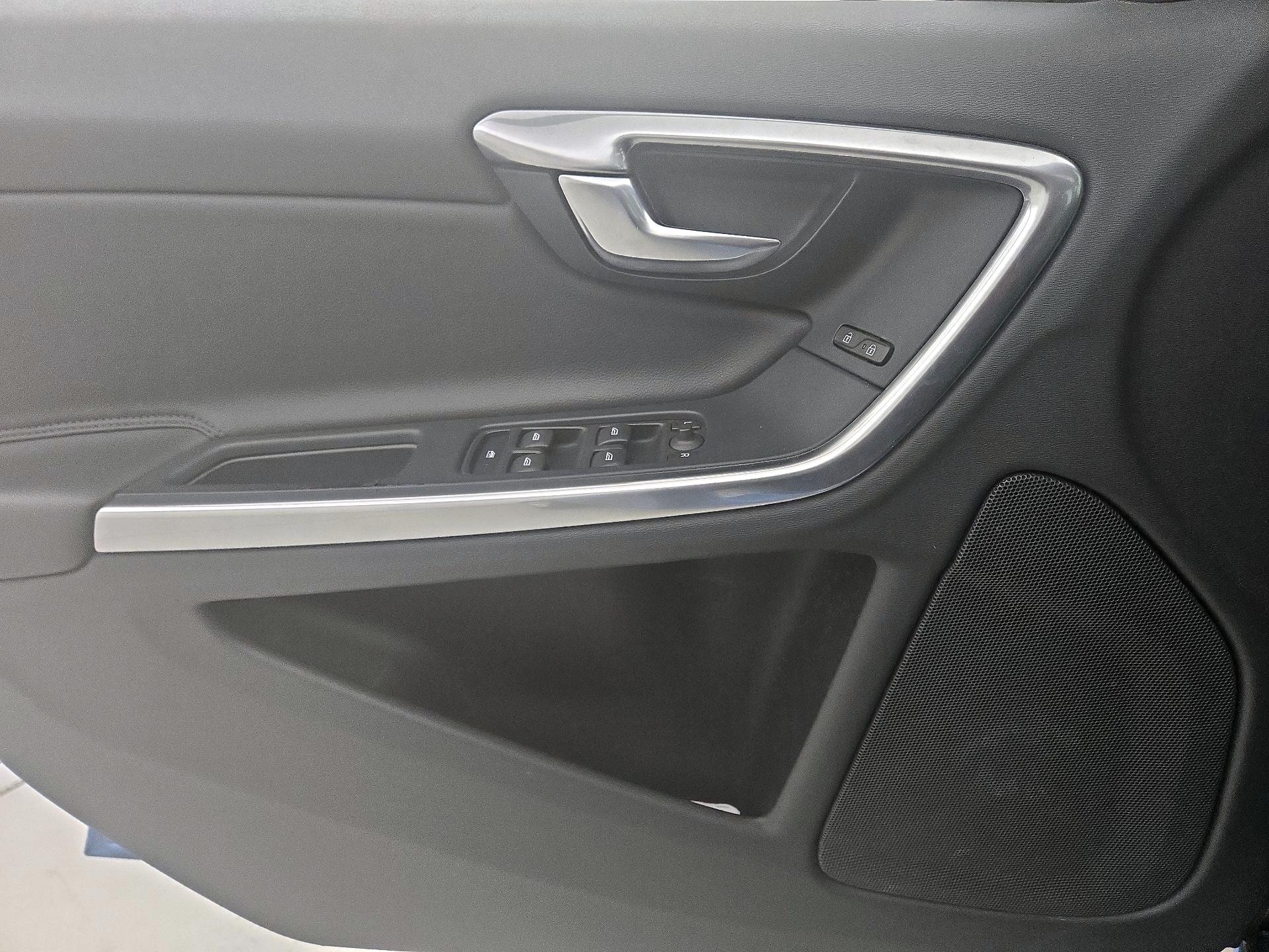 Thumbnail: 2015 Volvo S60 - 12