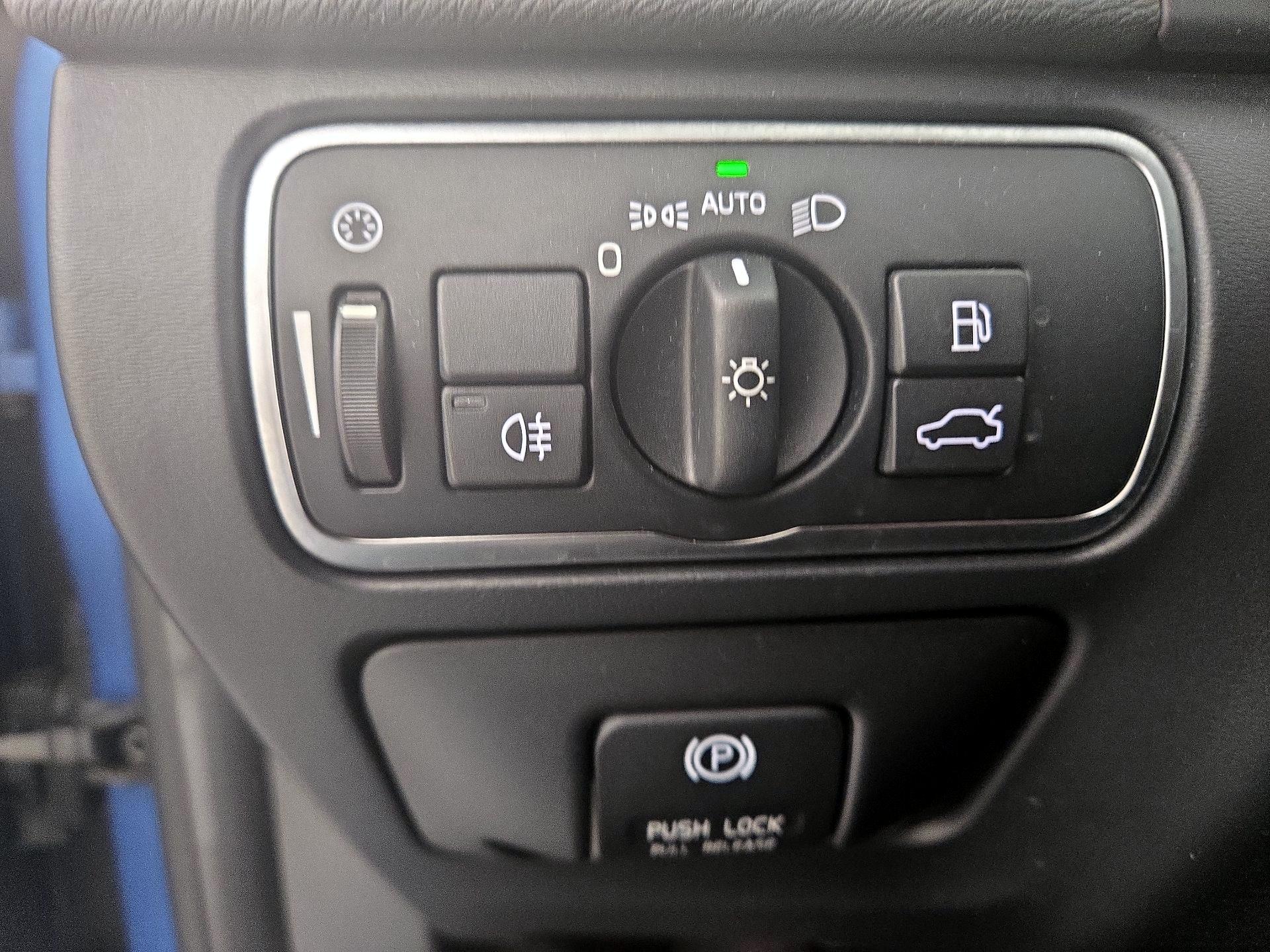 Thumbnail: 2015 Volvo S60 - 13