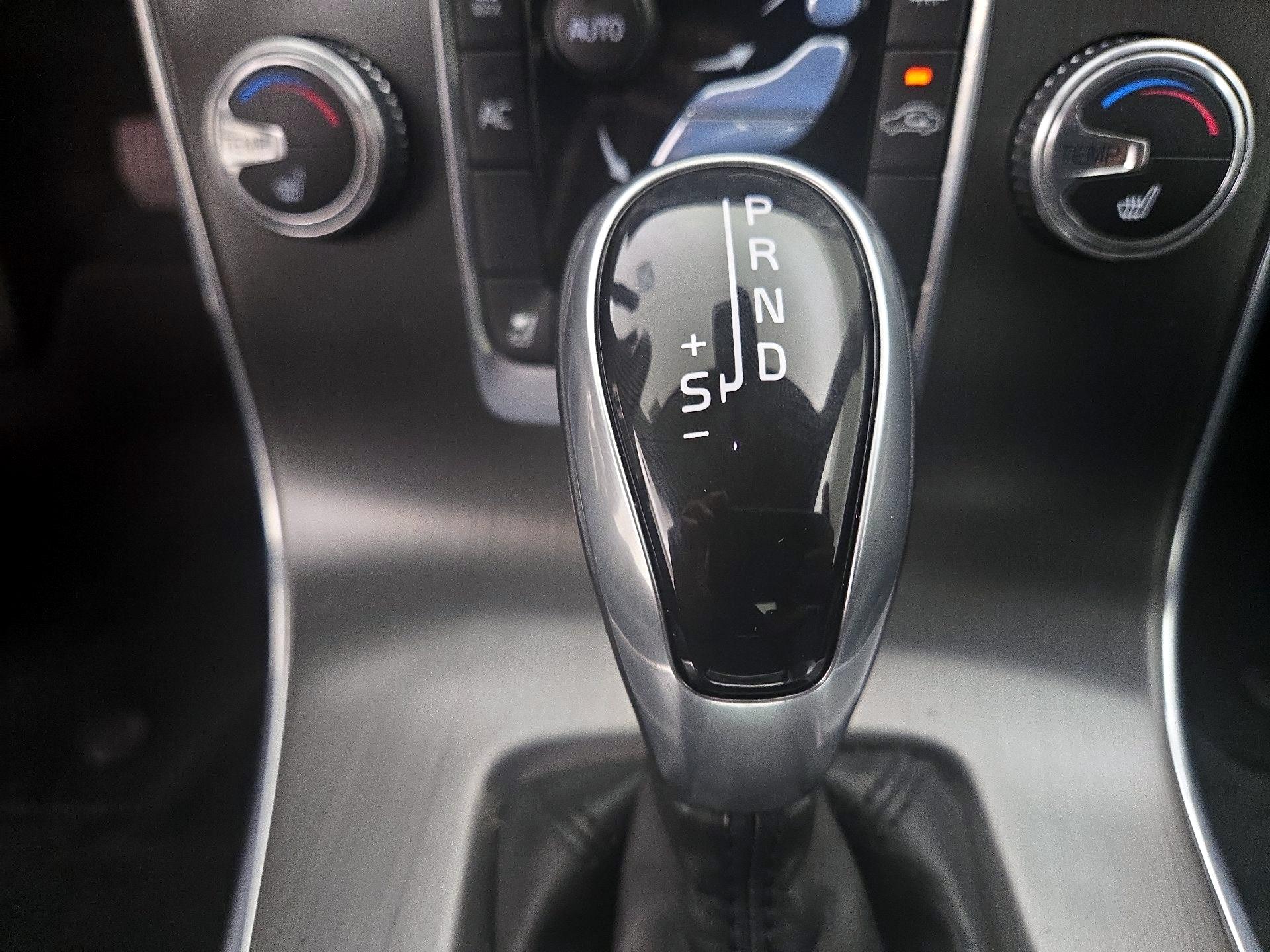 Thumbnail: 2015 Volvo S60 - 16