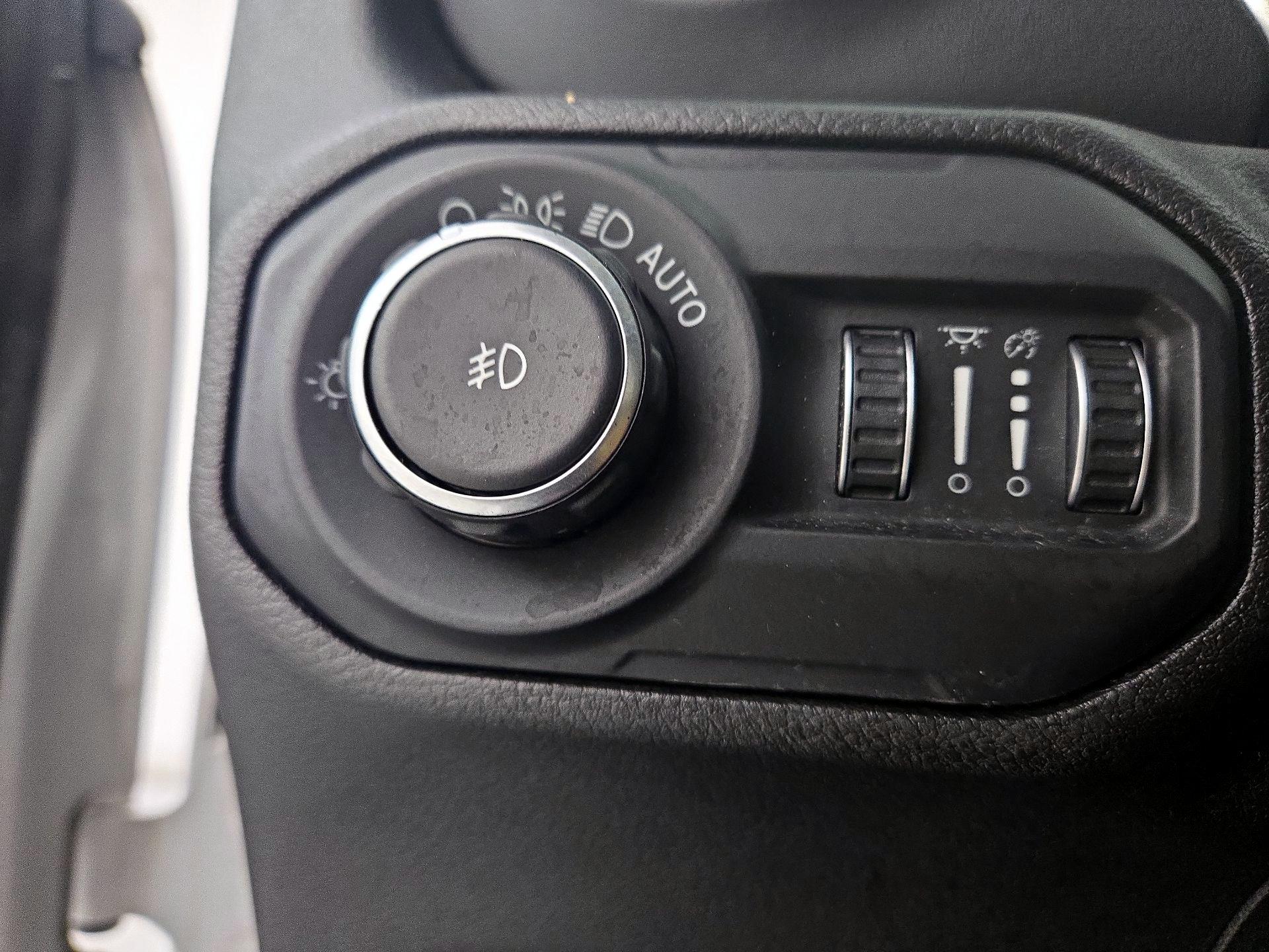 Thumbnail: 2018 Jeep Wrangler - 13