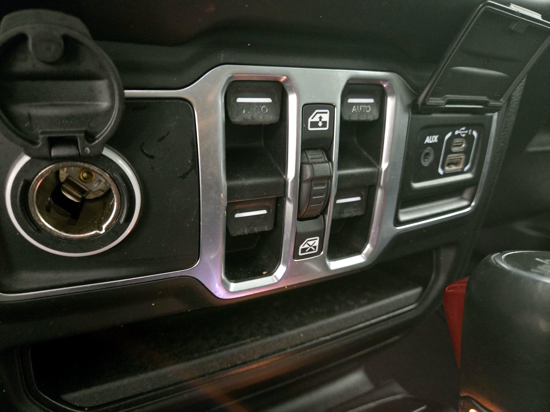 Thumbnail: 2018 Jeep Wrangler - 18