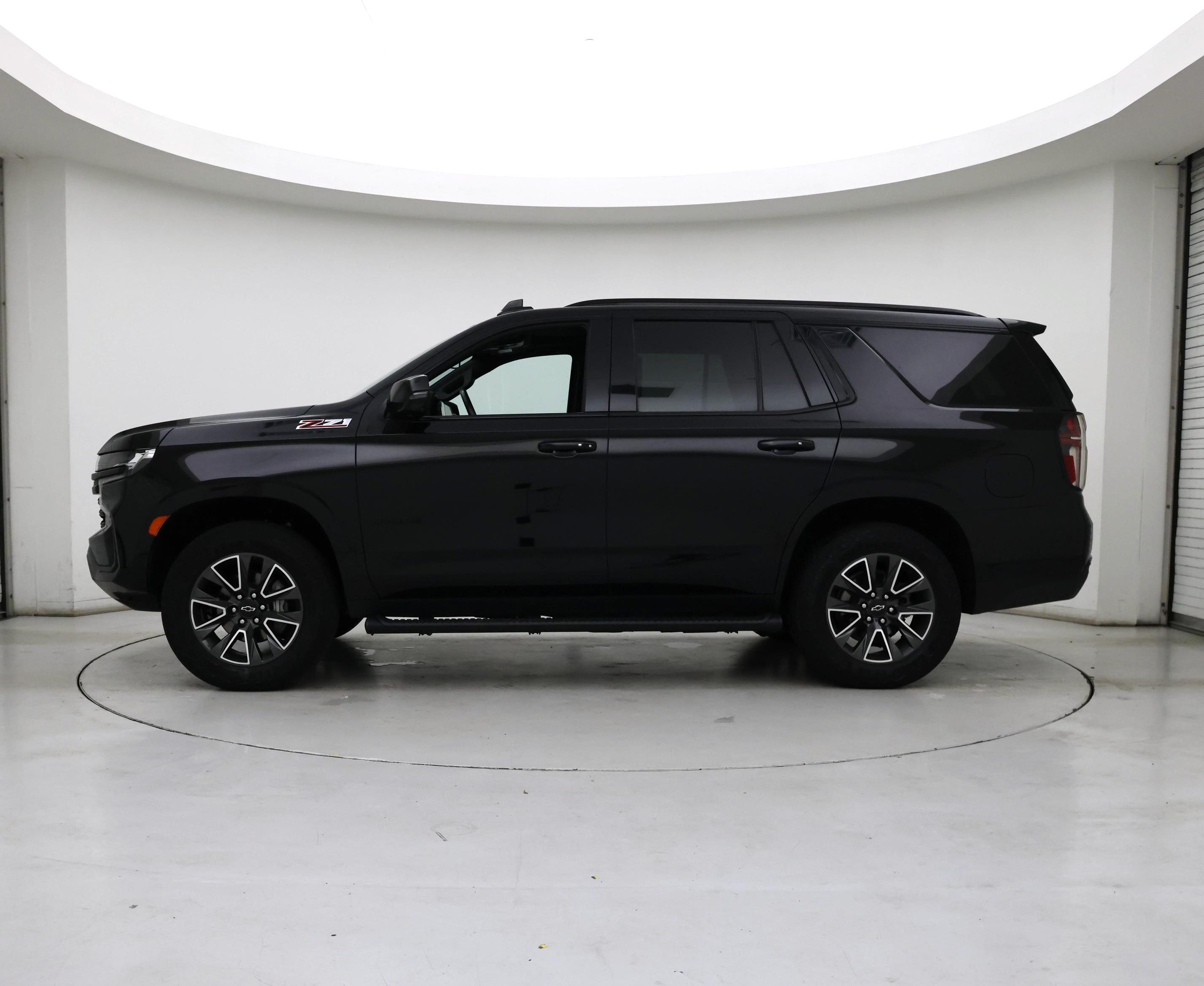 Thumbnail: 2023 Chevrolet Tahoe - 3