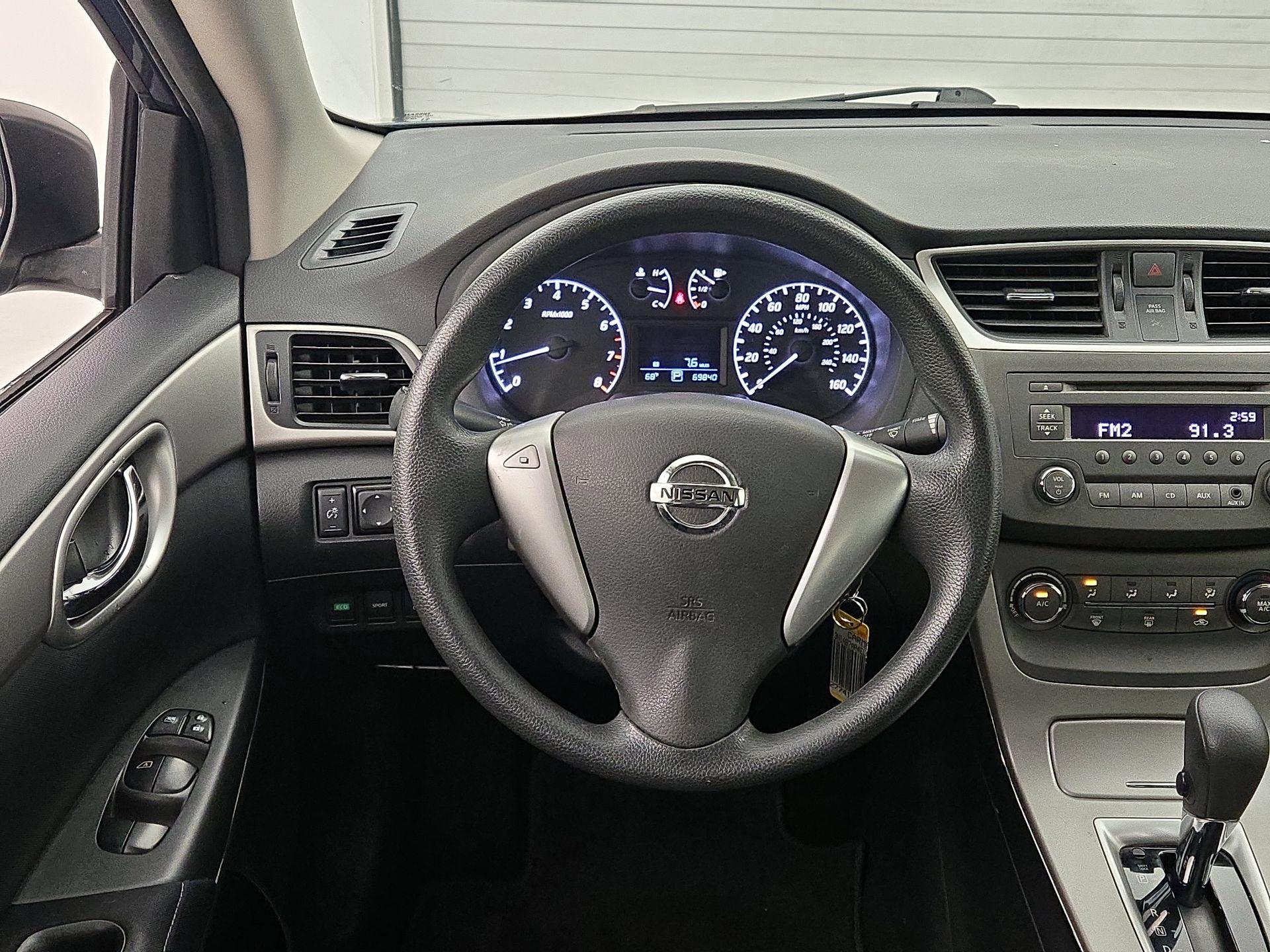 Thumbnail: 2014 Nissan Sentra - 10