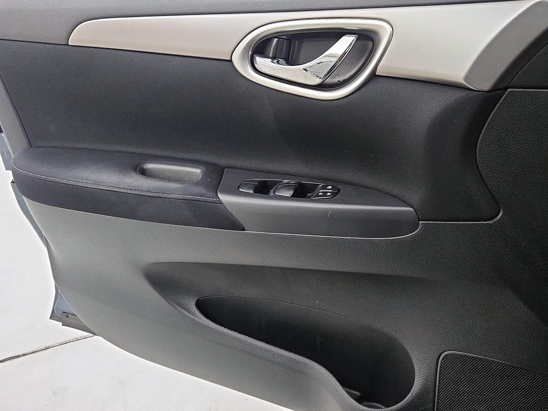 Thumbnail: 2014 Nissan Sentra - 12