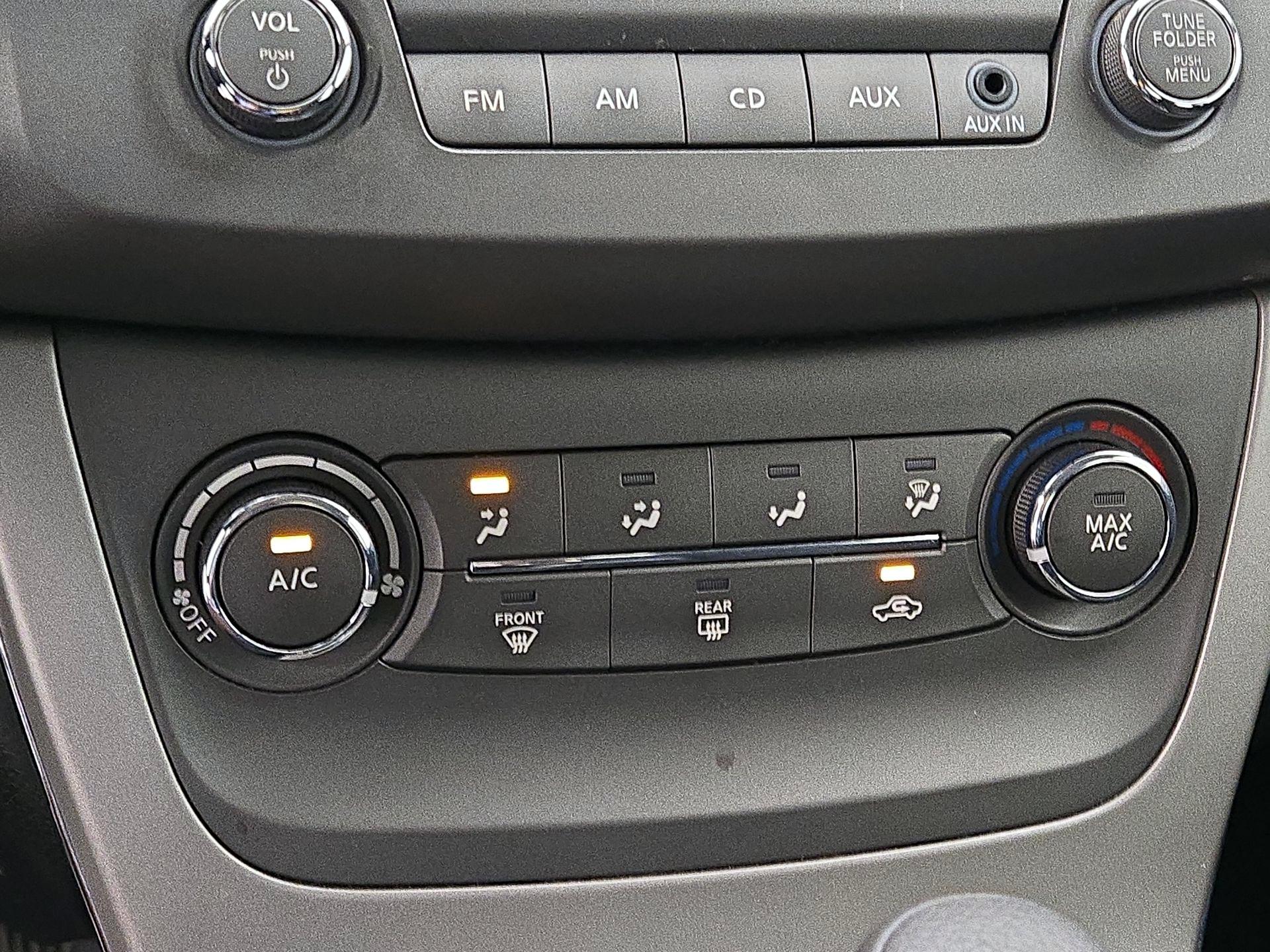 Thumbnail: 2014 Nissan Sentra - 14