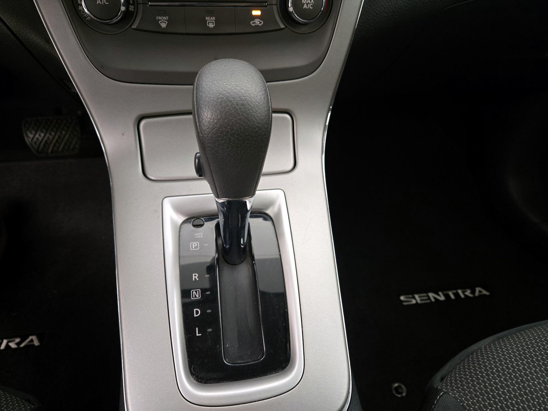 Thumbnail: 2014 Nissan Sentra - 15