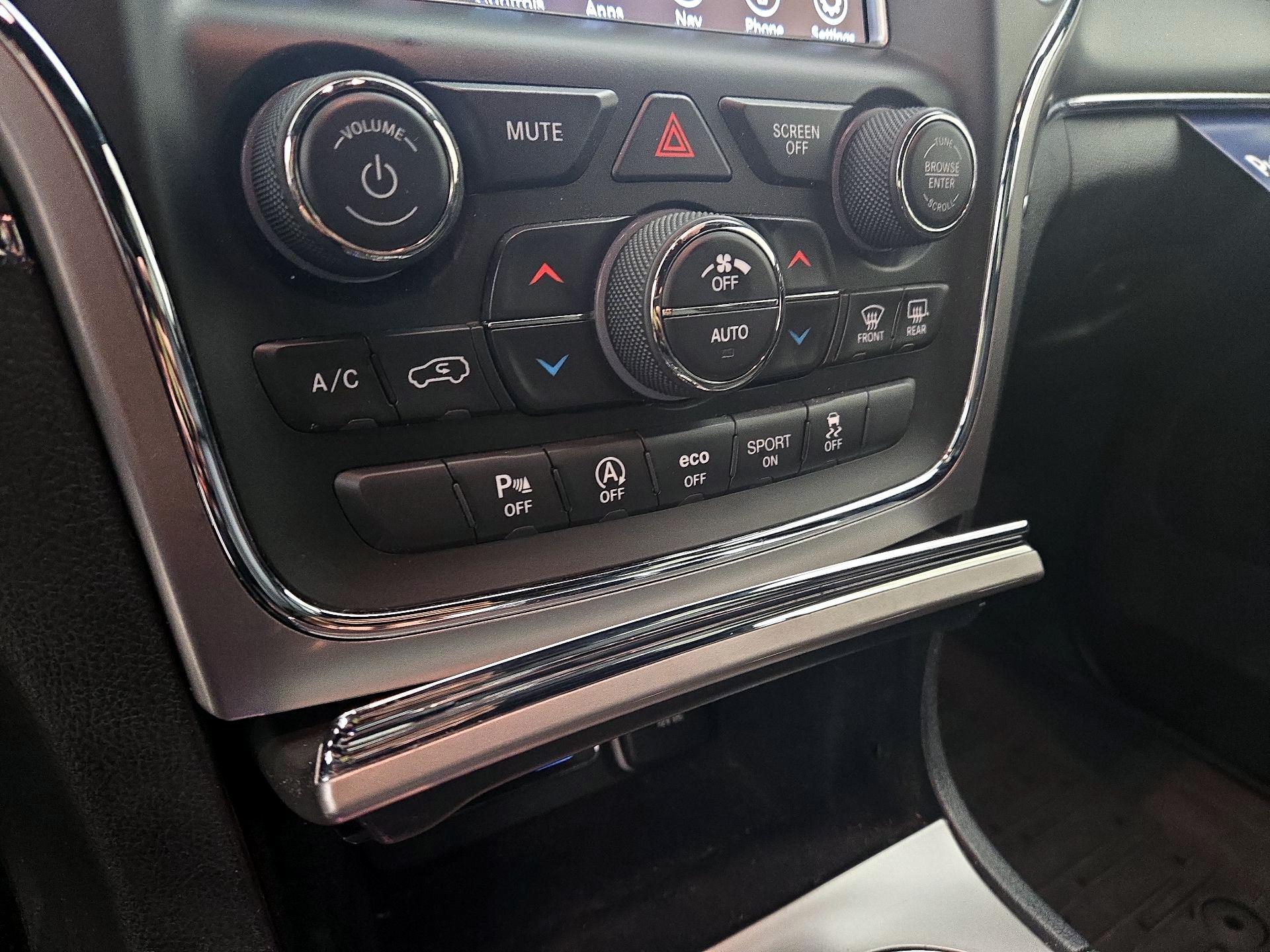 Thumbnail: 2018 Jeep Grand Cherokee - 17