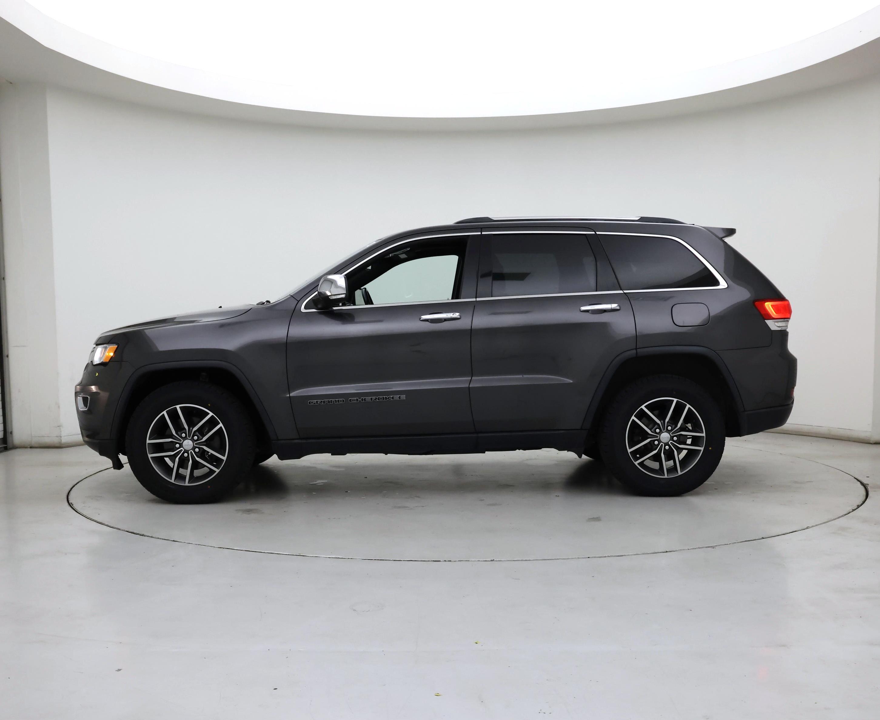 Thumbnail: 2018 Jeep Grand Cherokee - 3