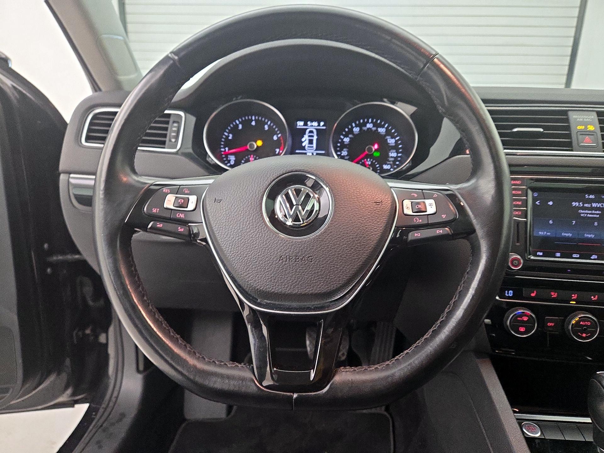 Thumbnail: 2017 Volkswagen Jetta - 10