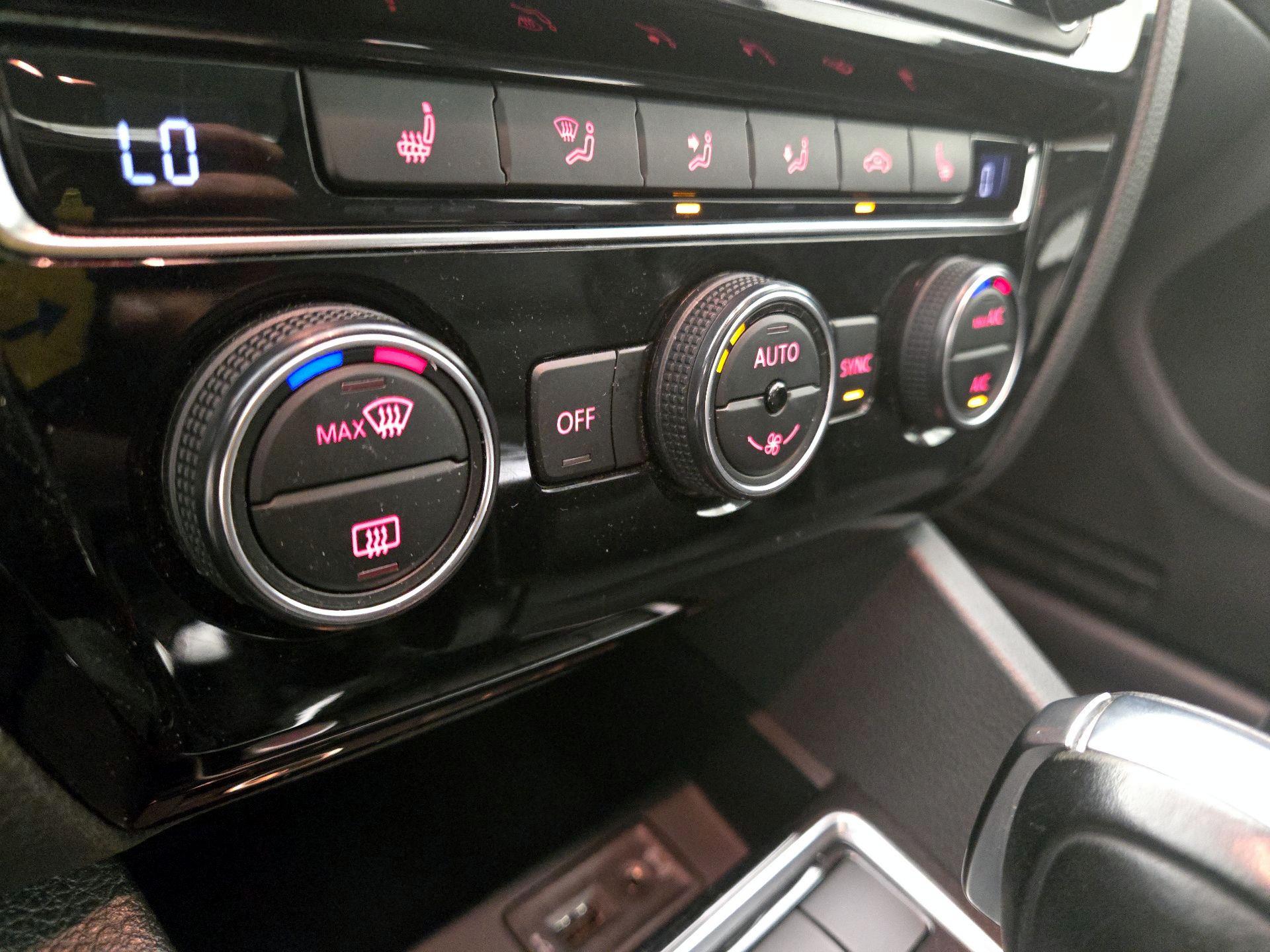 Thumbnail: 2017 Volkswagen Jetta - 16