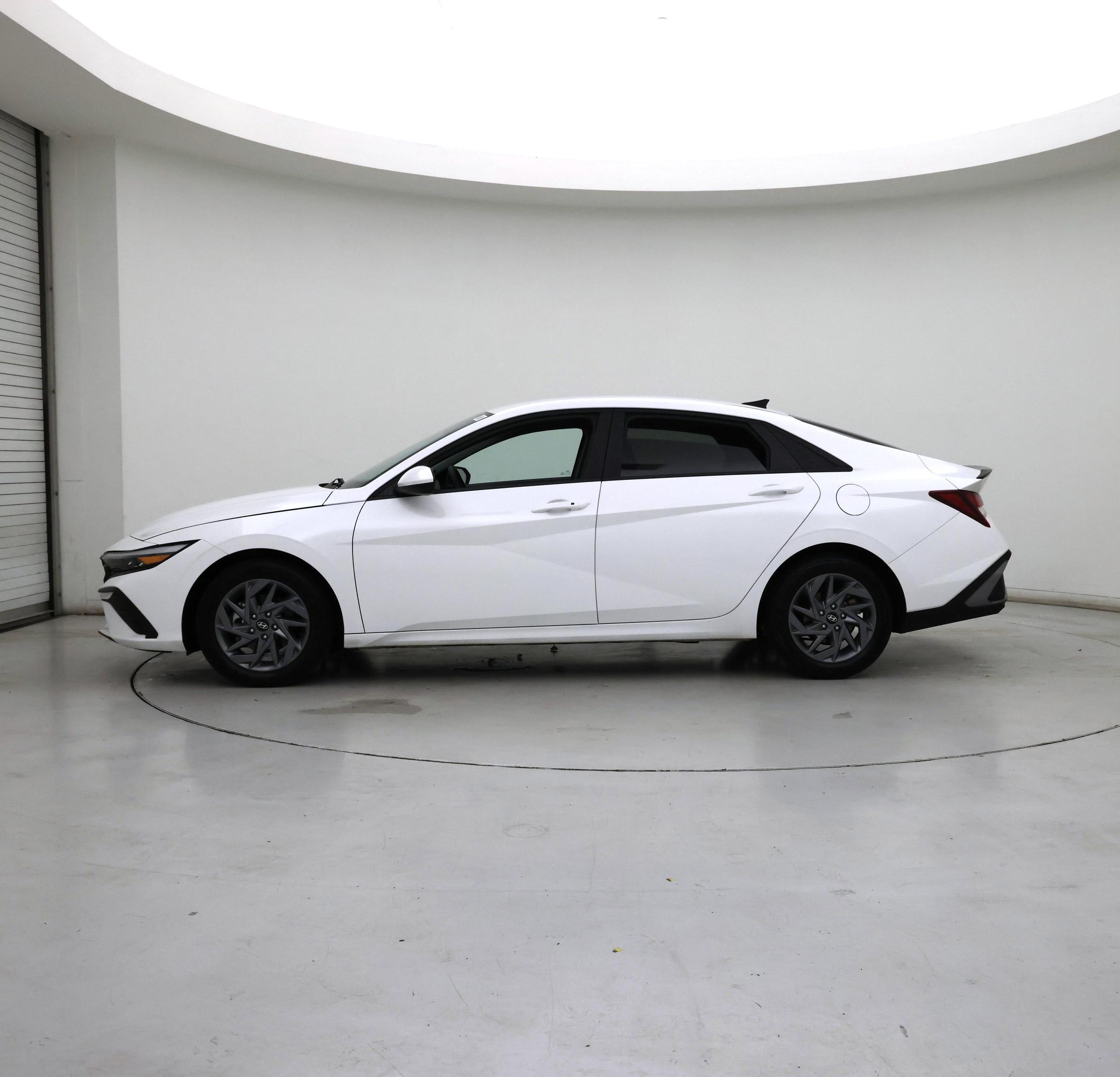 Thumbnail: 2024 Hyundai Elantra - 3