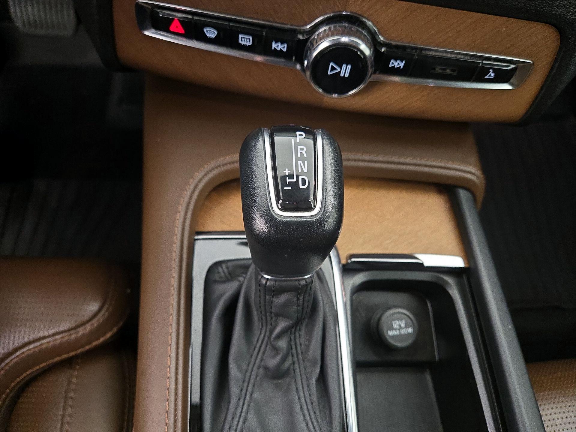 Thumbnail: 2018 Volvo XC90 - 17