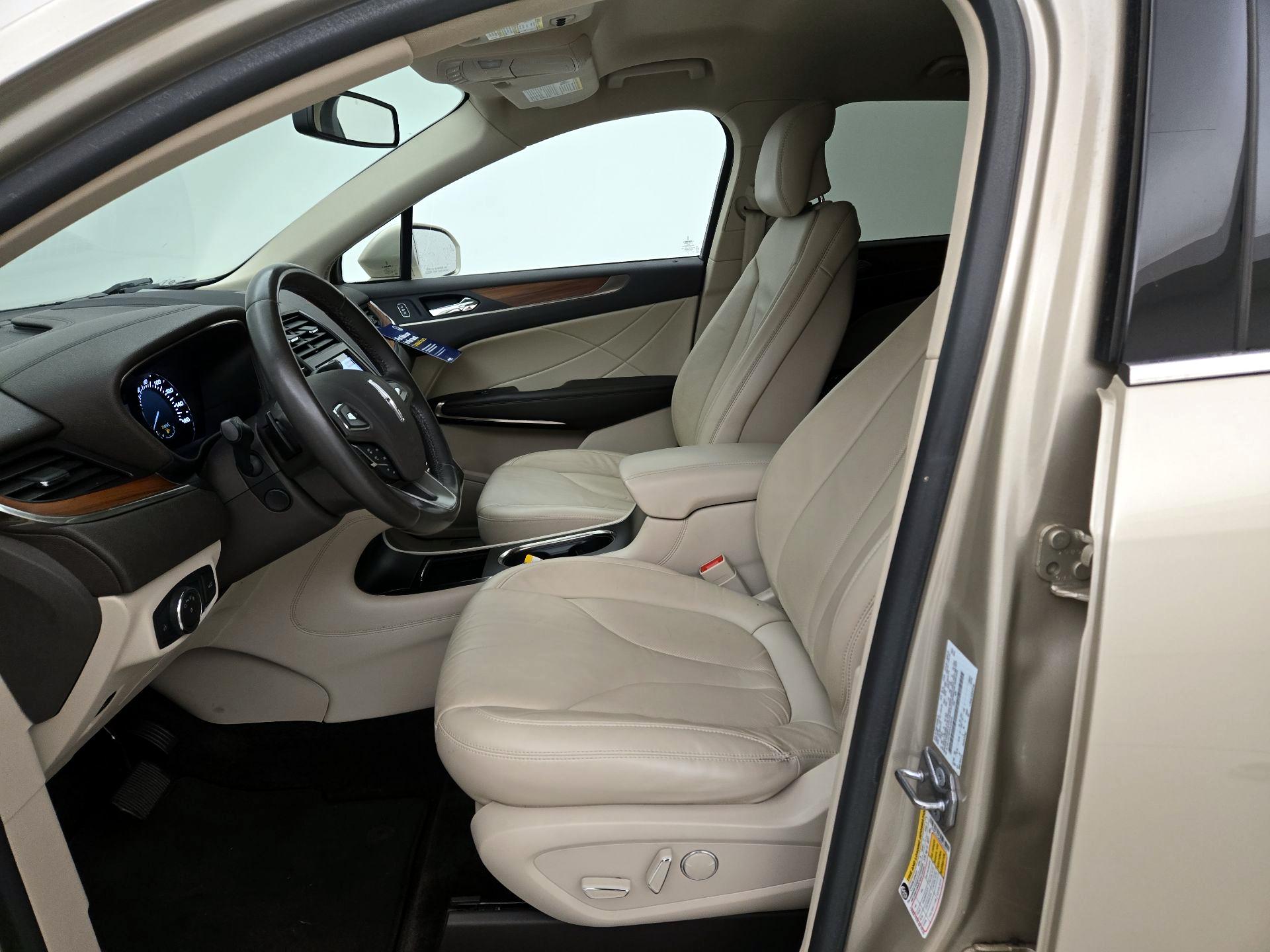 Thumbnail: 2017 Lincoln MKC - 11
