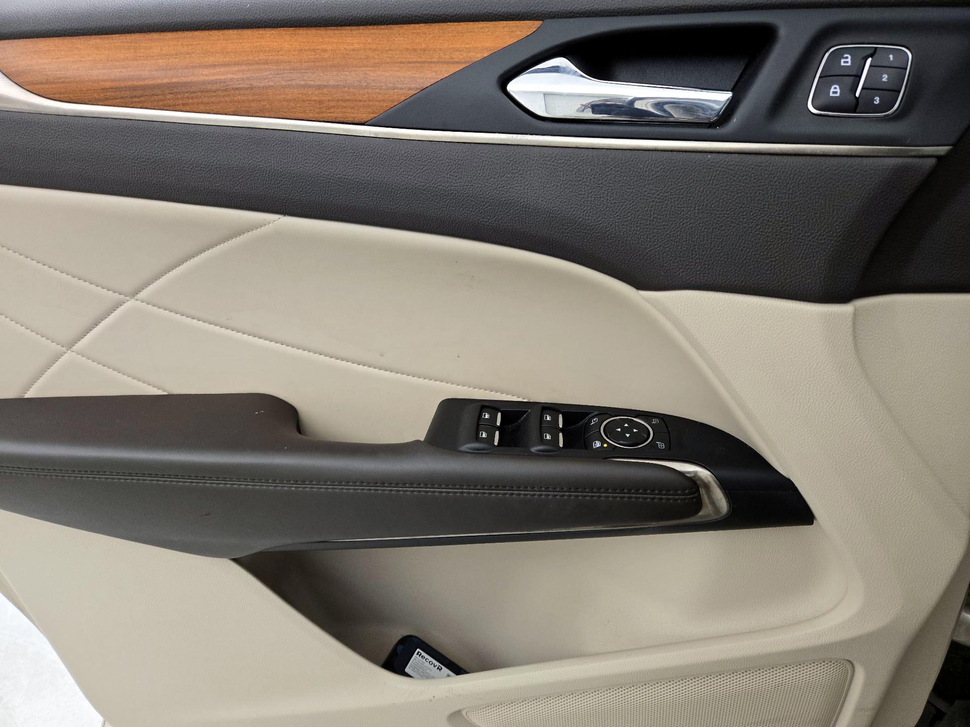 Thumbnail: 2017 Lincoln MKC - 12