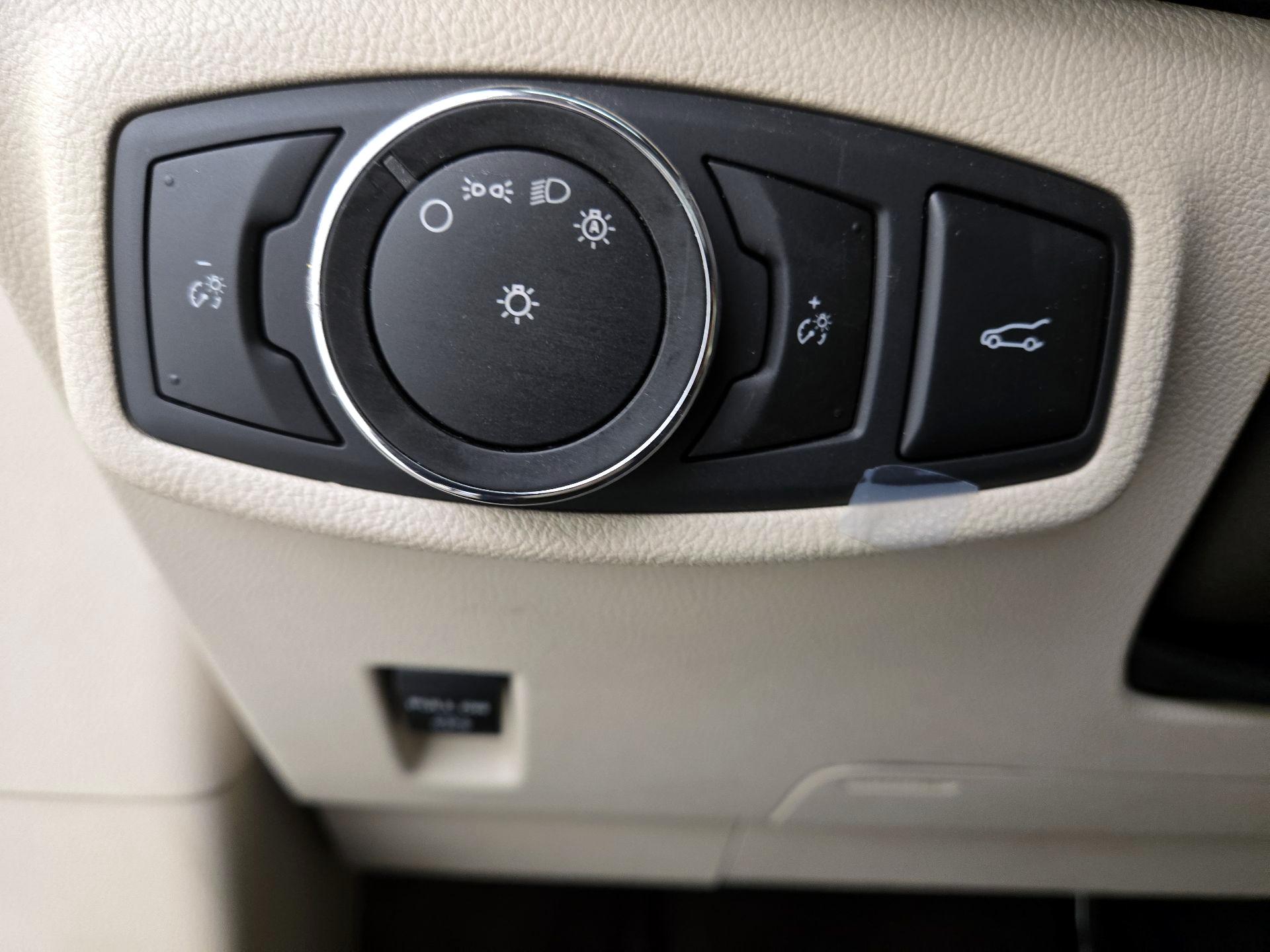 Thumbnail: 2017 Lincoln MKC - 13