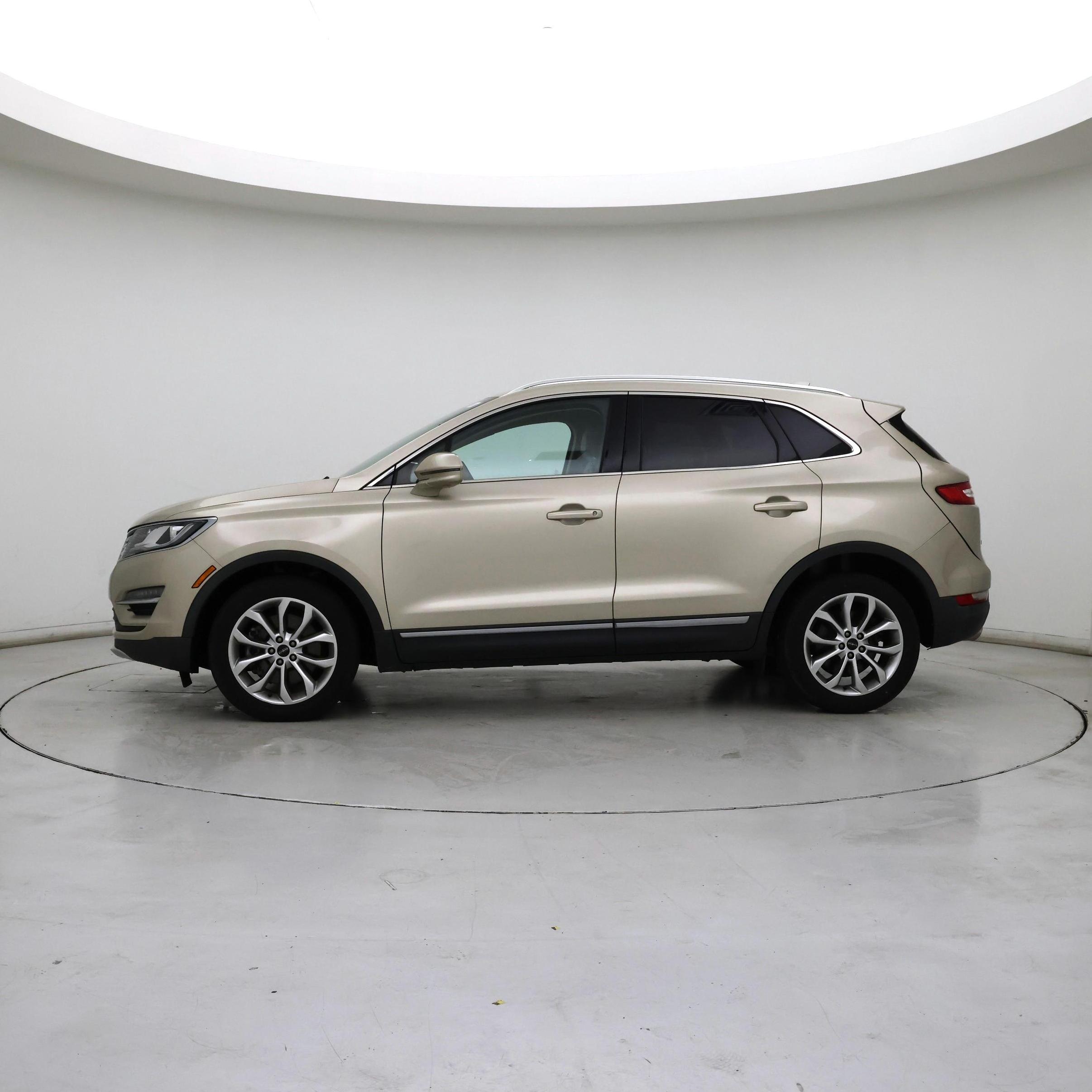 Thumbnail: 2017 Lincoln MKC - 3