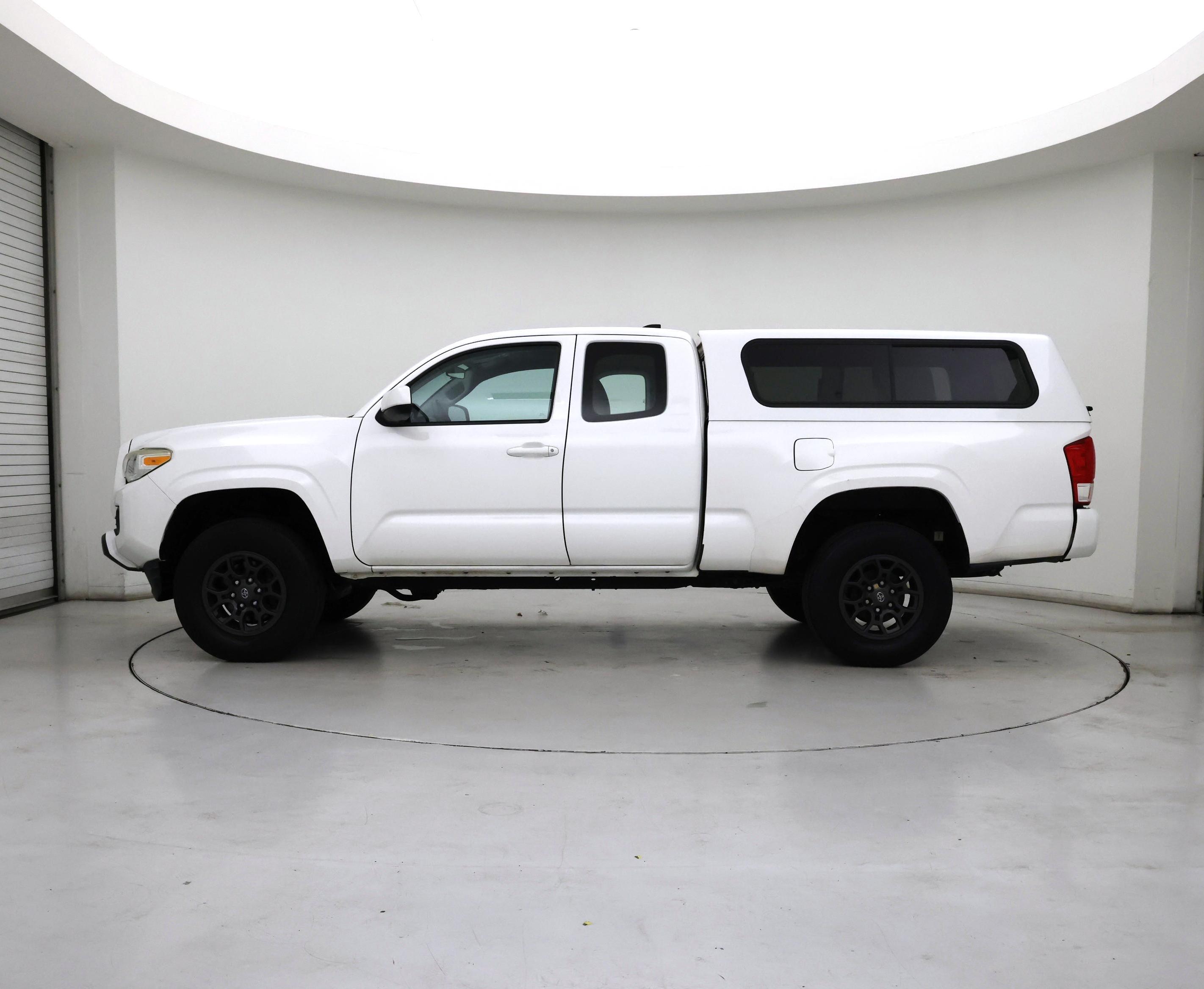 Thumbnail: 2016 Toyota Tacoma - 3
