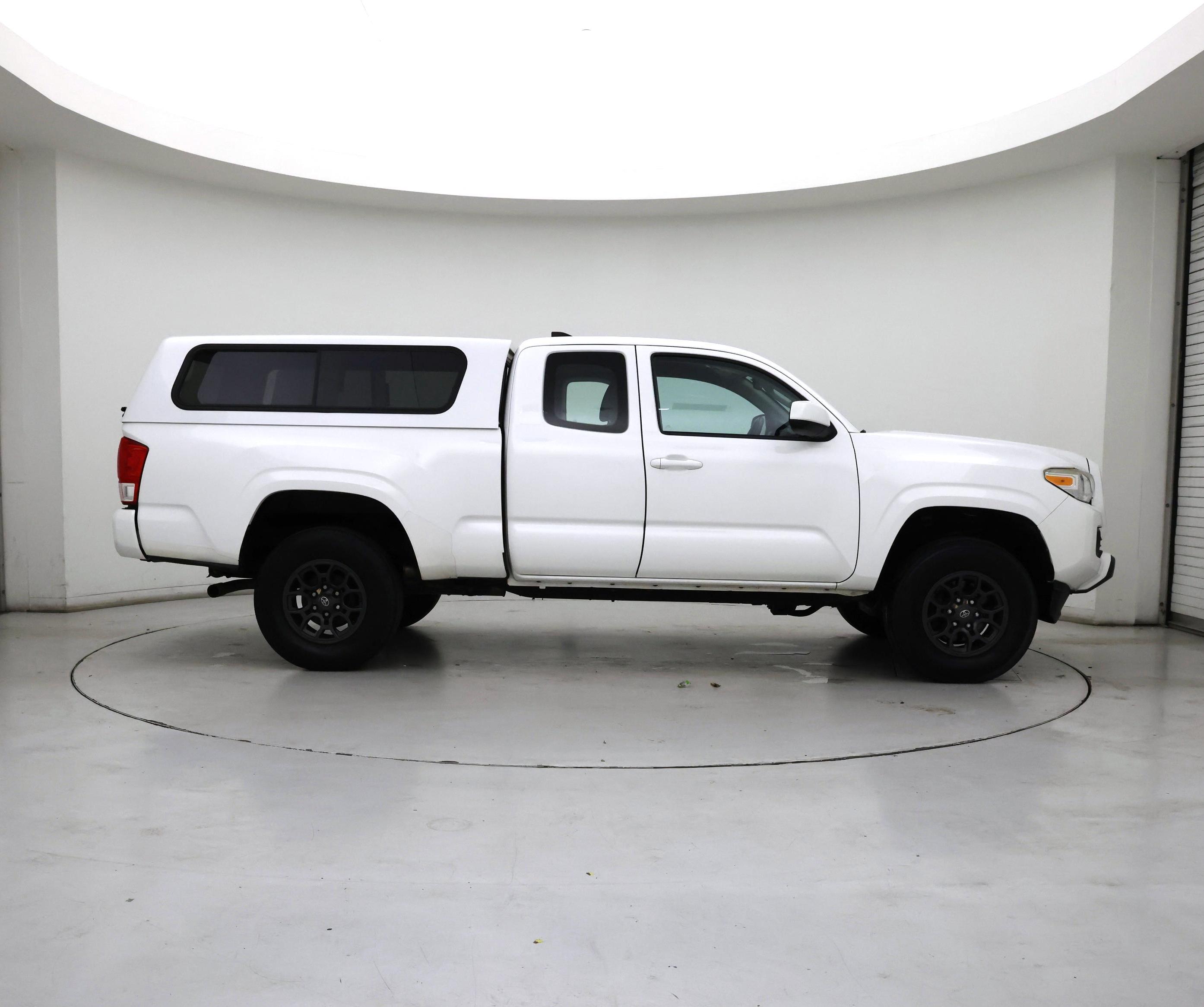 Thumbnail: 2016 Toyota Tacoma - 7