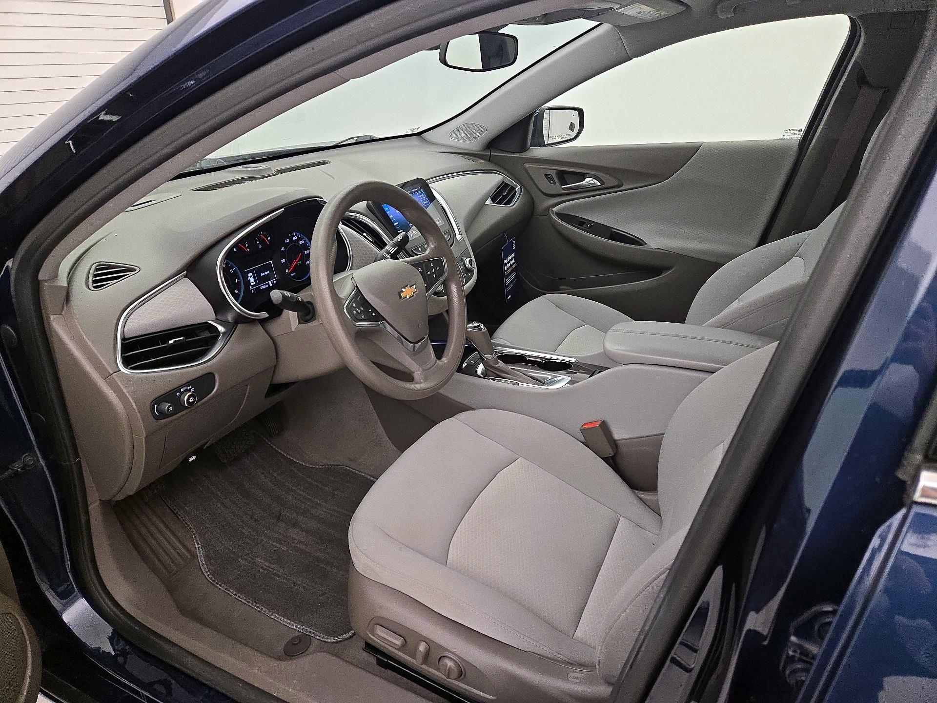 Thumbnail: 2020 Chevrolet Malibu - 11