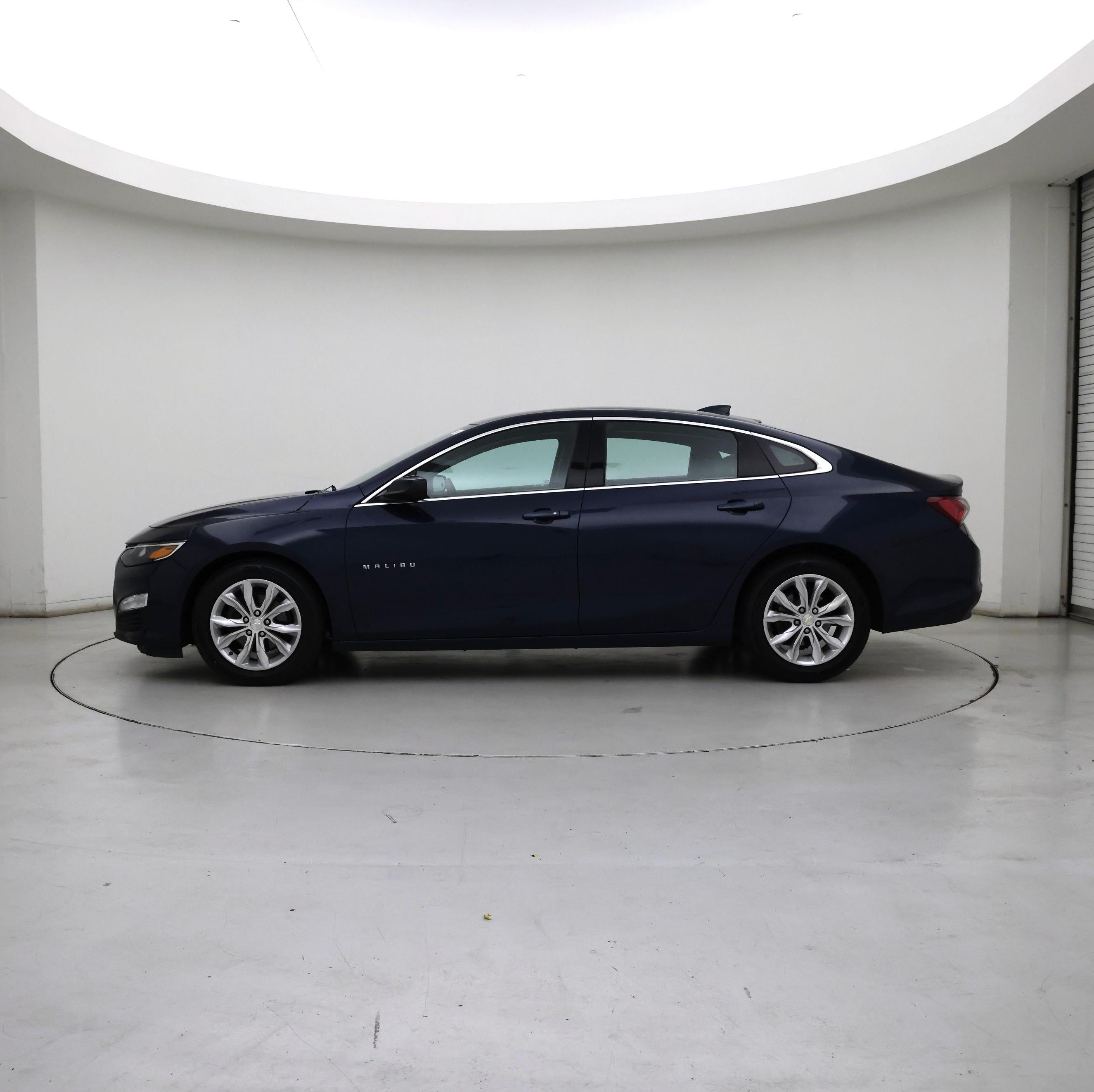 Thumbnail: 2020 Chevrolet Malibu - 3