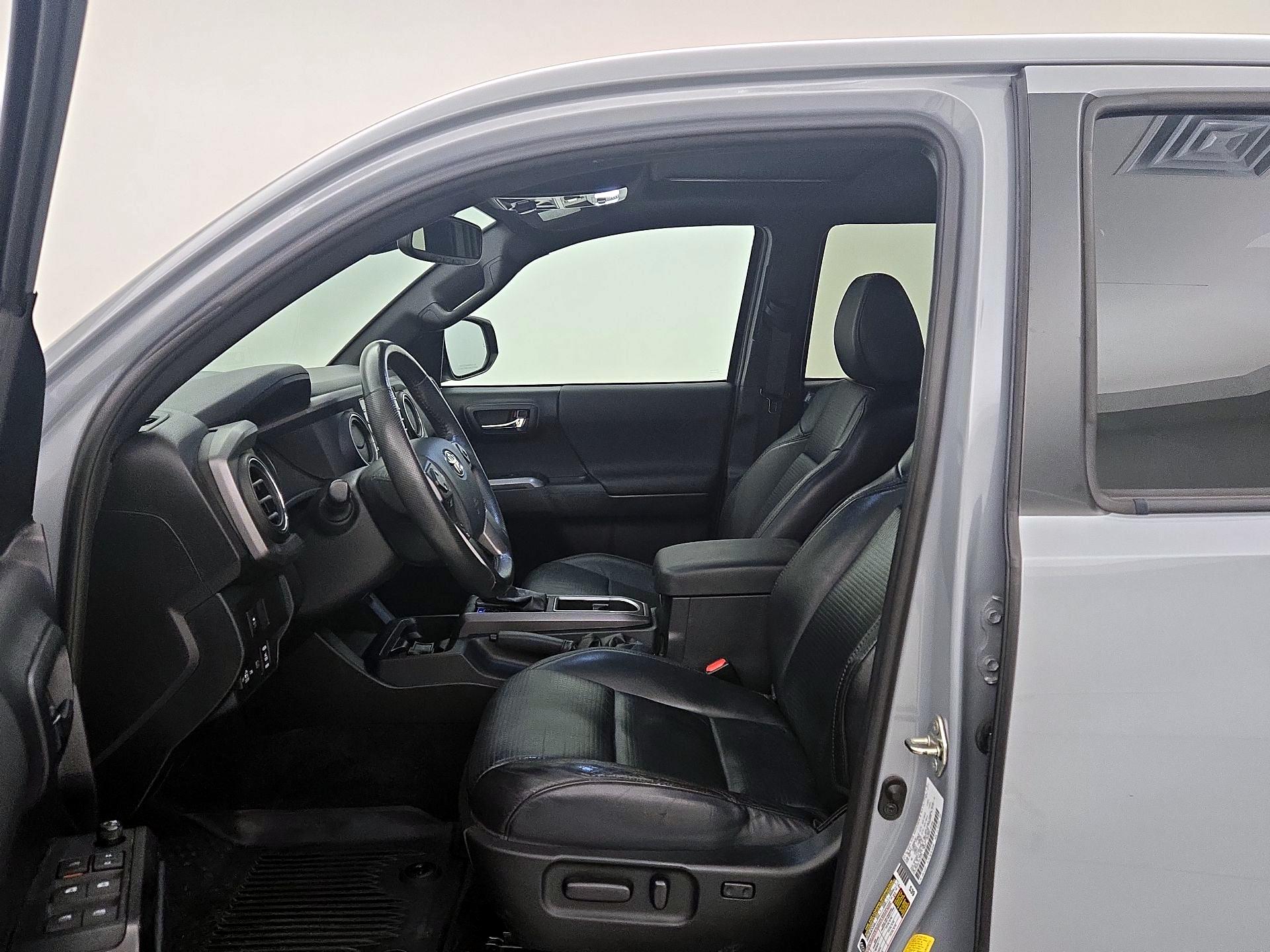 Thumbnail: 2020 Toyota Tacoma - 11