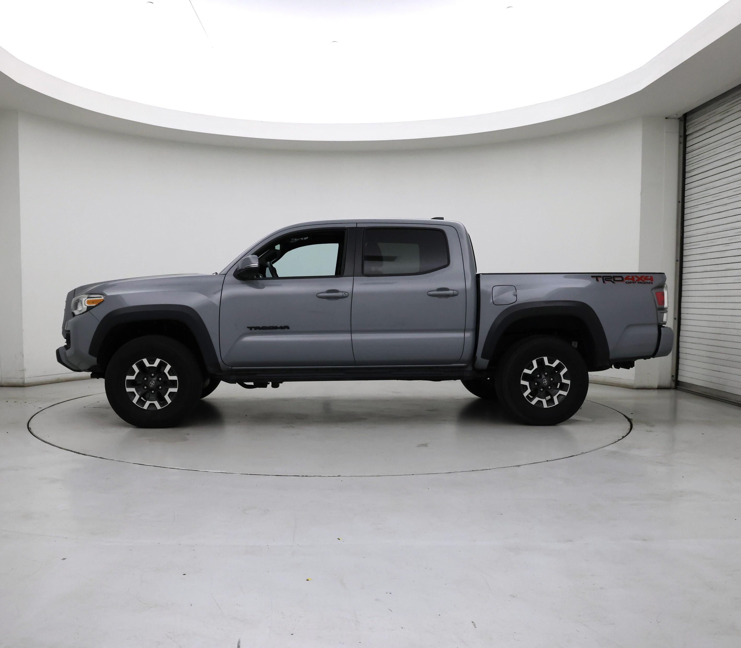 Thumbnail: 2020 Toyota Tacoma - 3