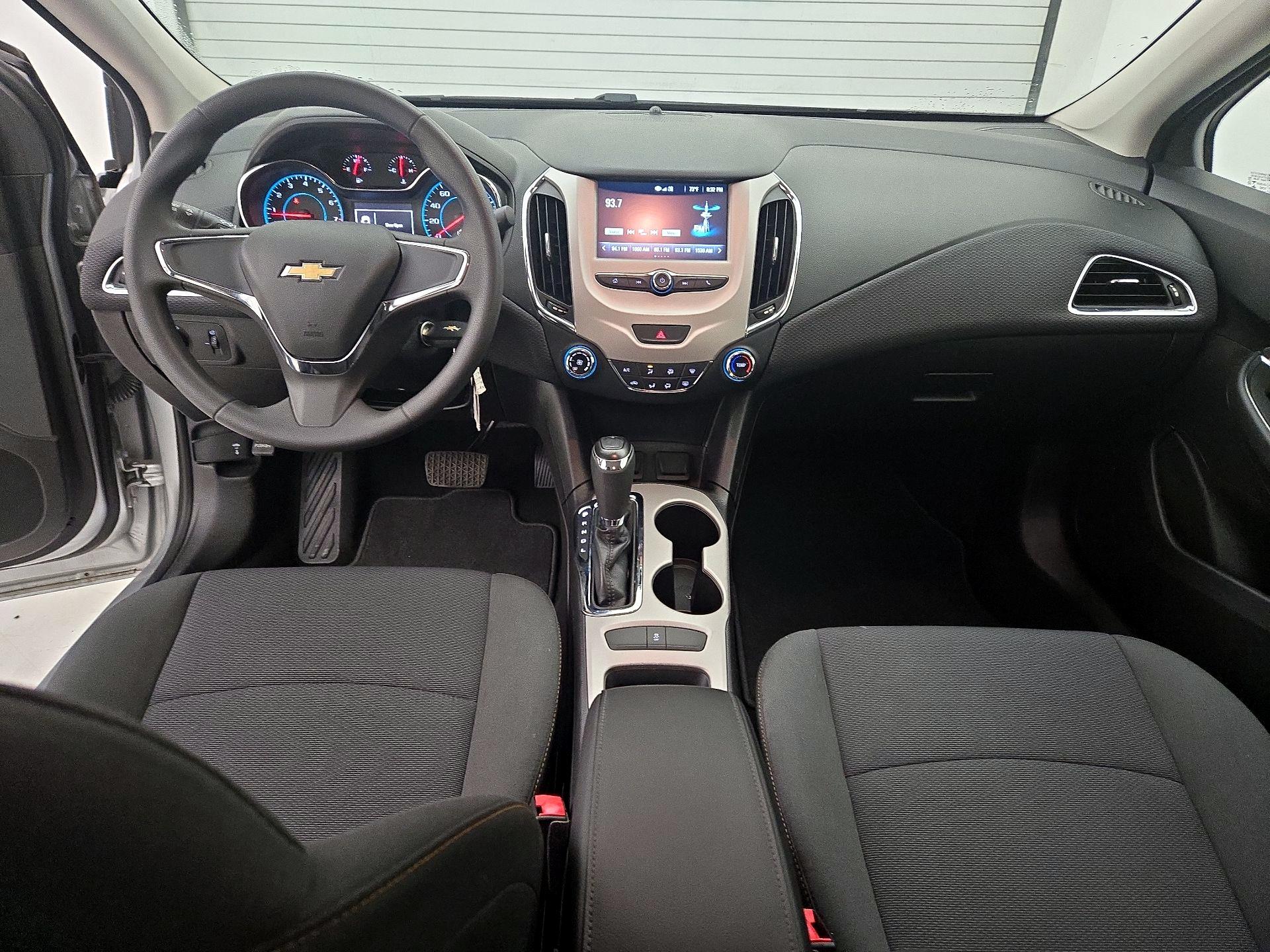 Thumbnail: 2017 Chevrolet Cruze - 9