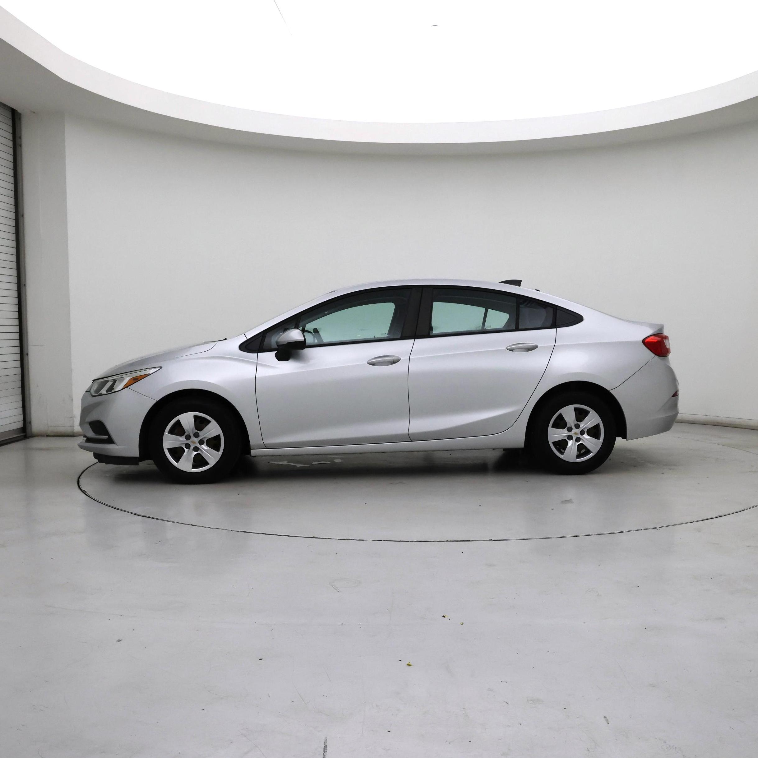 Thumbnail: 2017 Chevrolet Cruze - 3