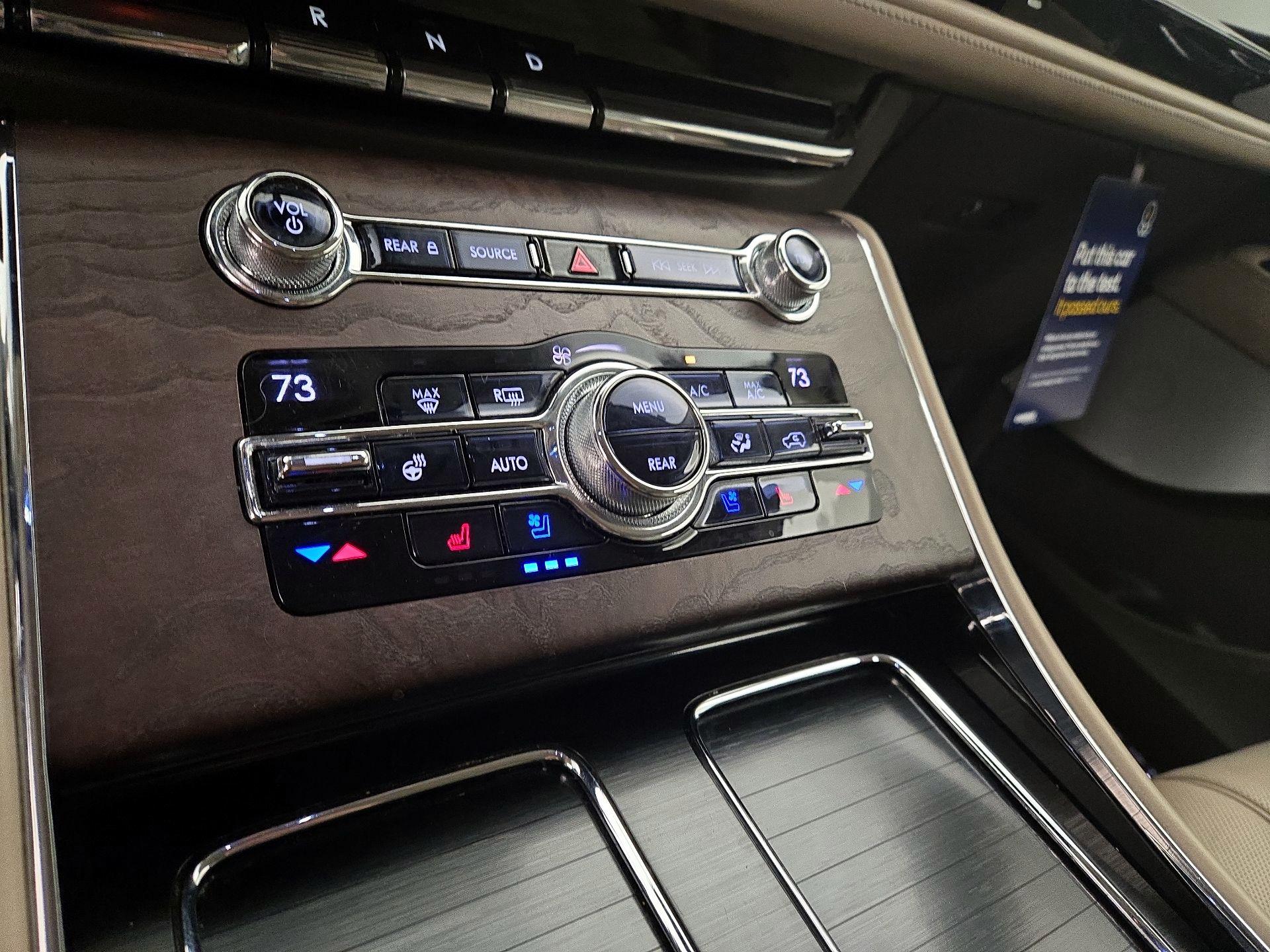 Thumbnail: 2020 Lincoln Aviator - 17