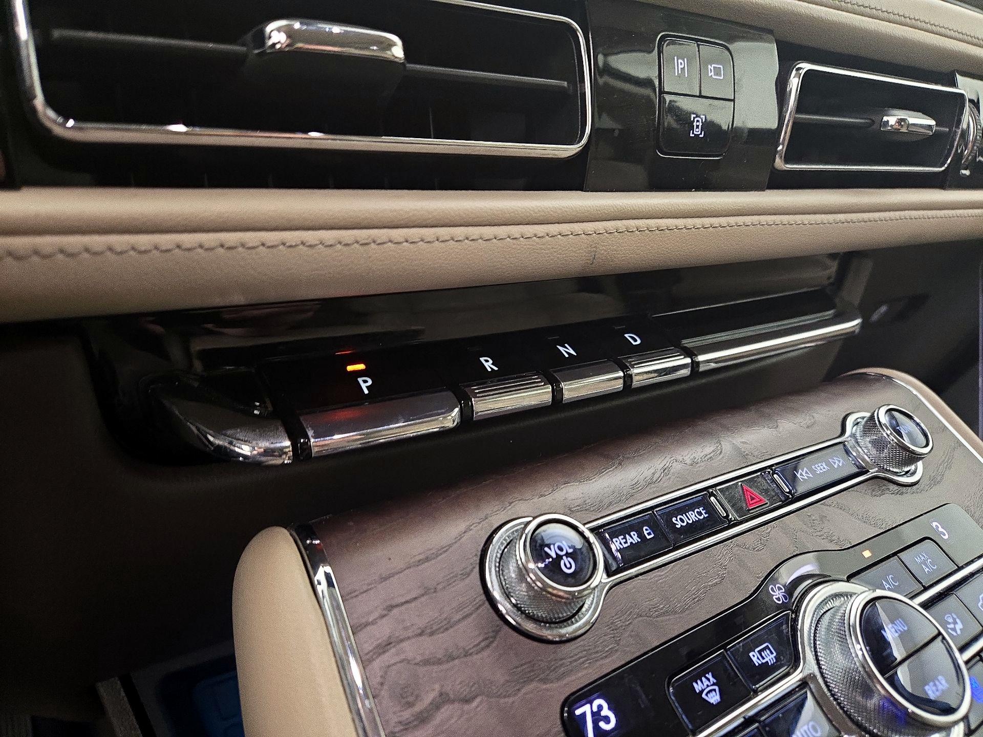 Thumbnail: 2020 Lincoln Aviator - 18