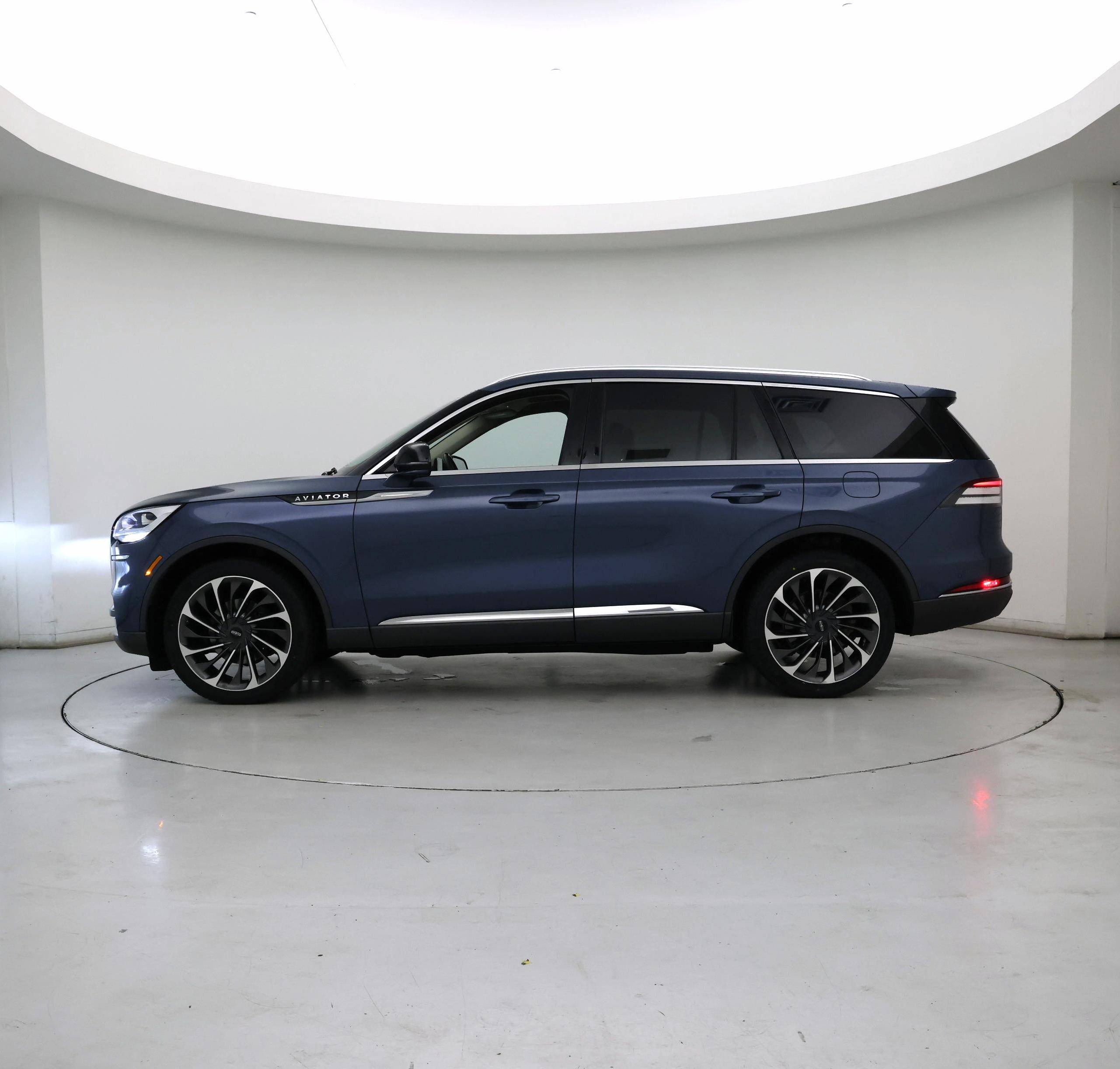 Thumbnail: 2020 Lincoln Aviator - 3