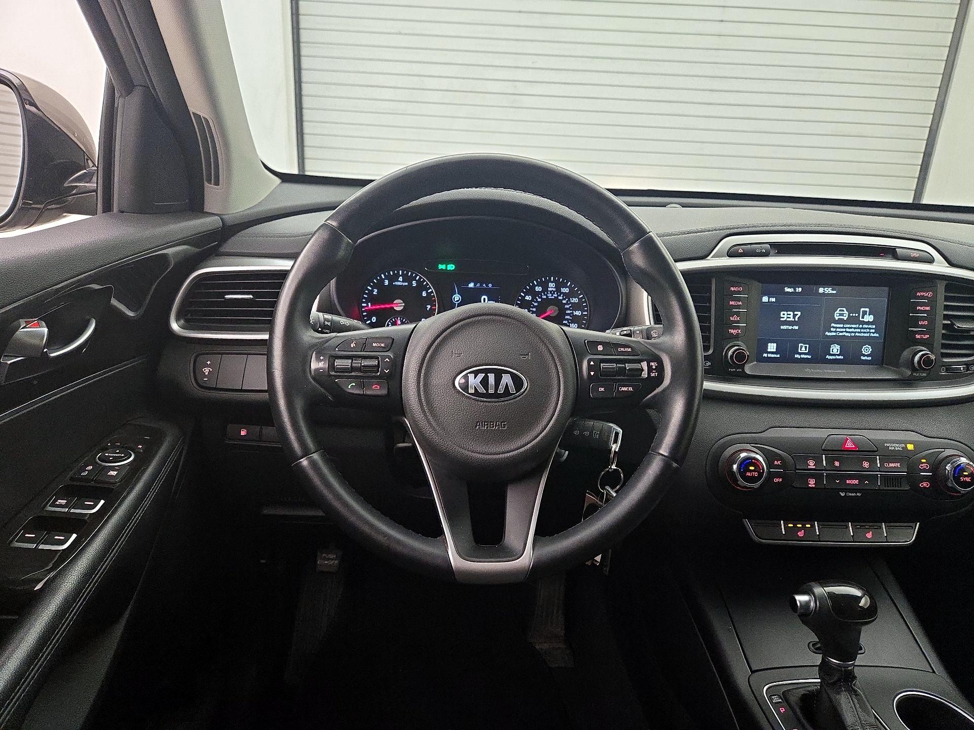 Thumbnail: 2017 Kia Sorento - 10