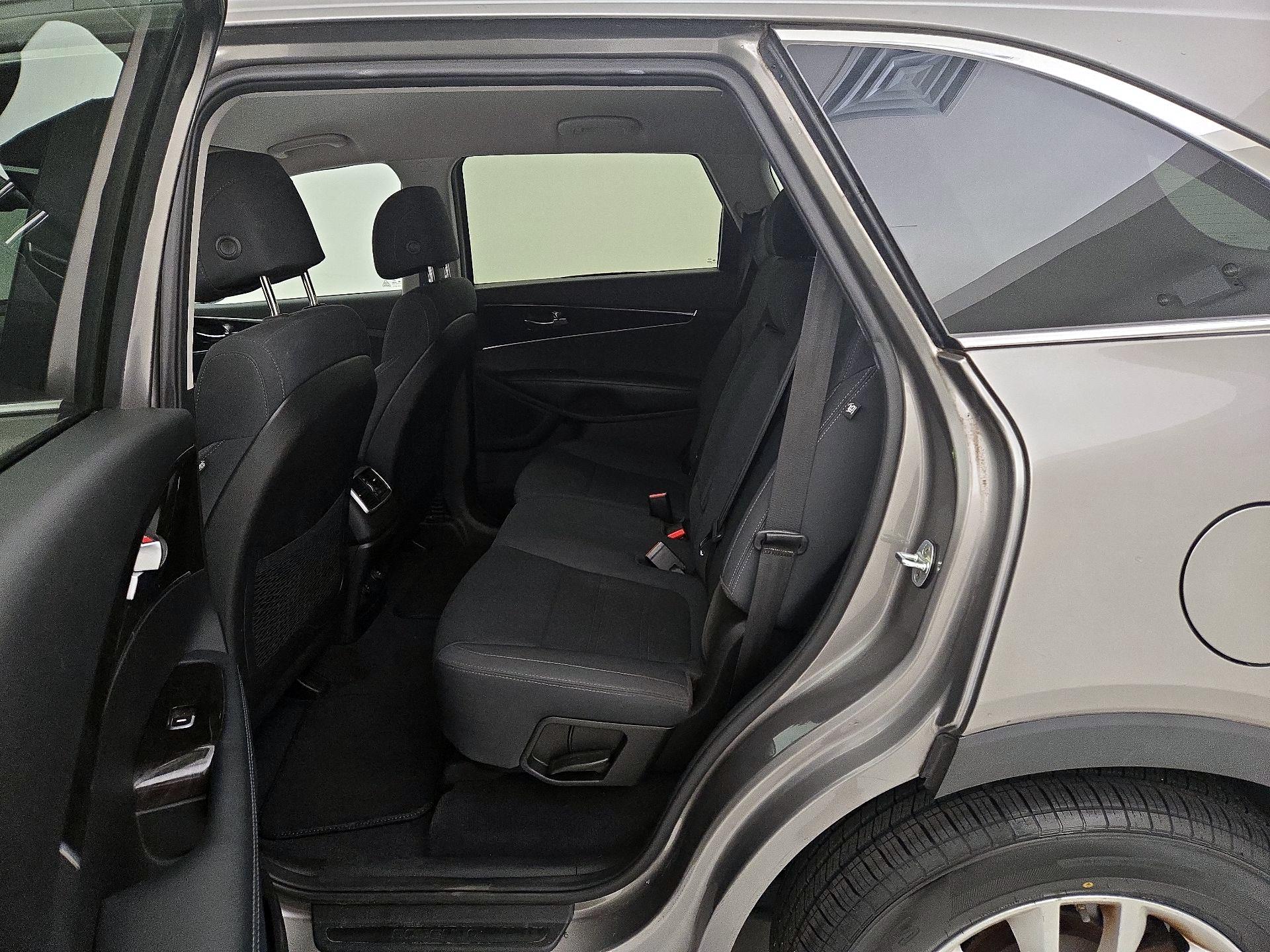 Thumbnail: 2017 Kia Sorento - 18