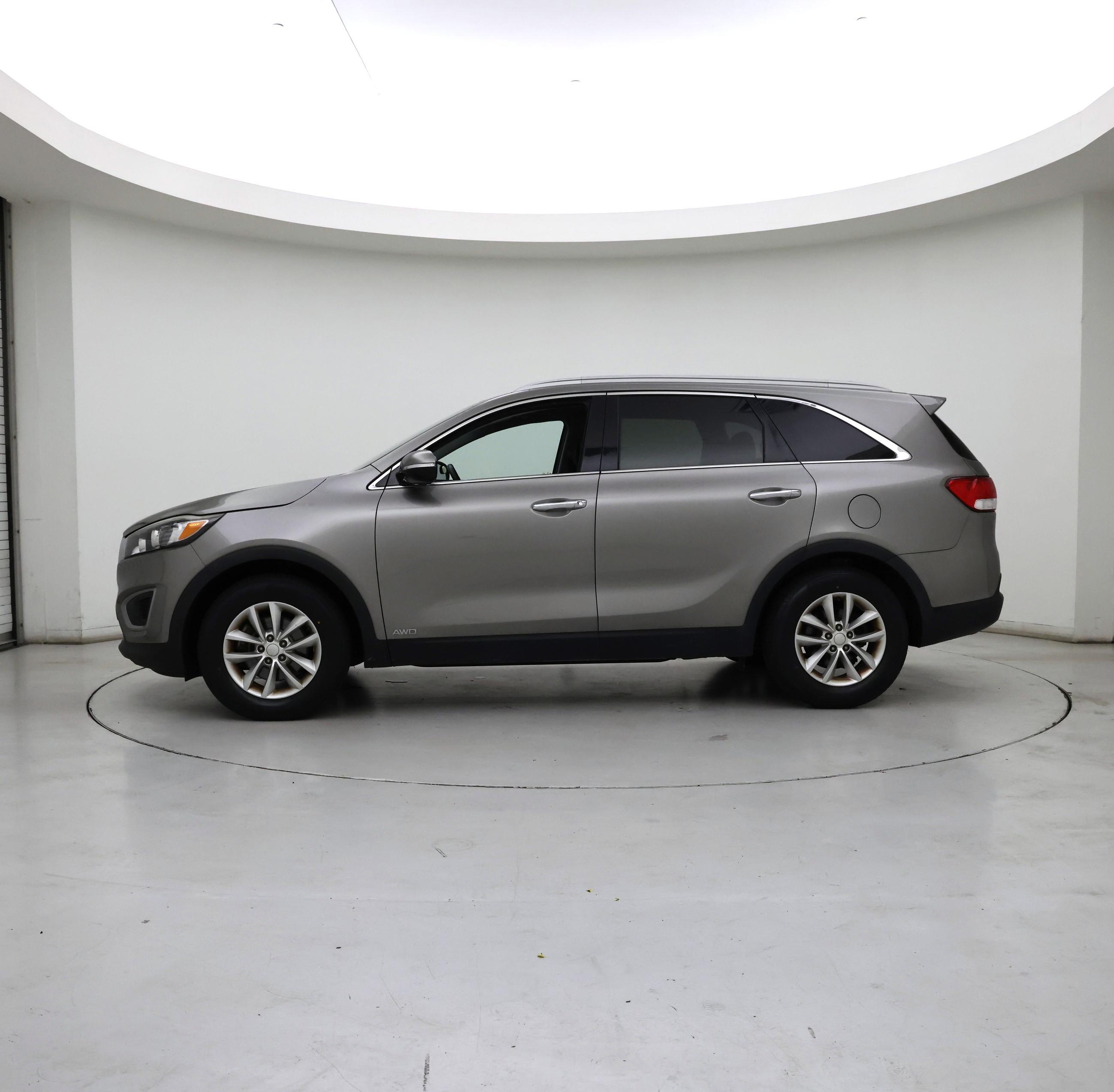 Thumbnail: 2017 Kia Sorento - 3