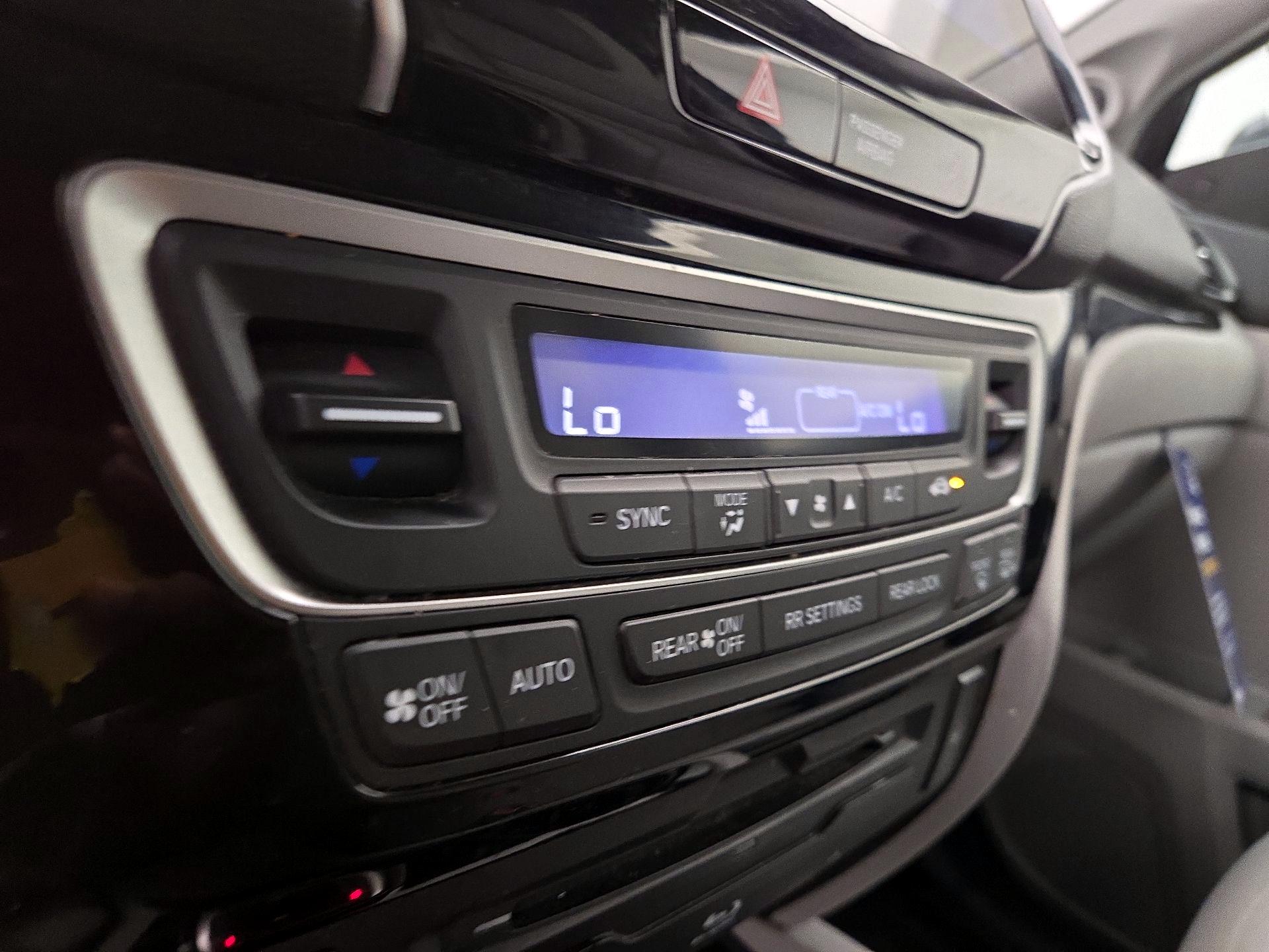 Thumbnail: 2019 Honda Pilot - 16