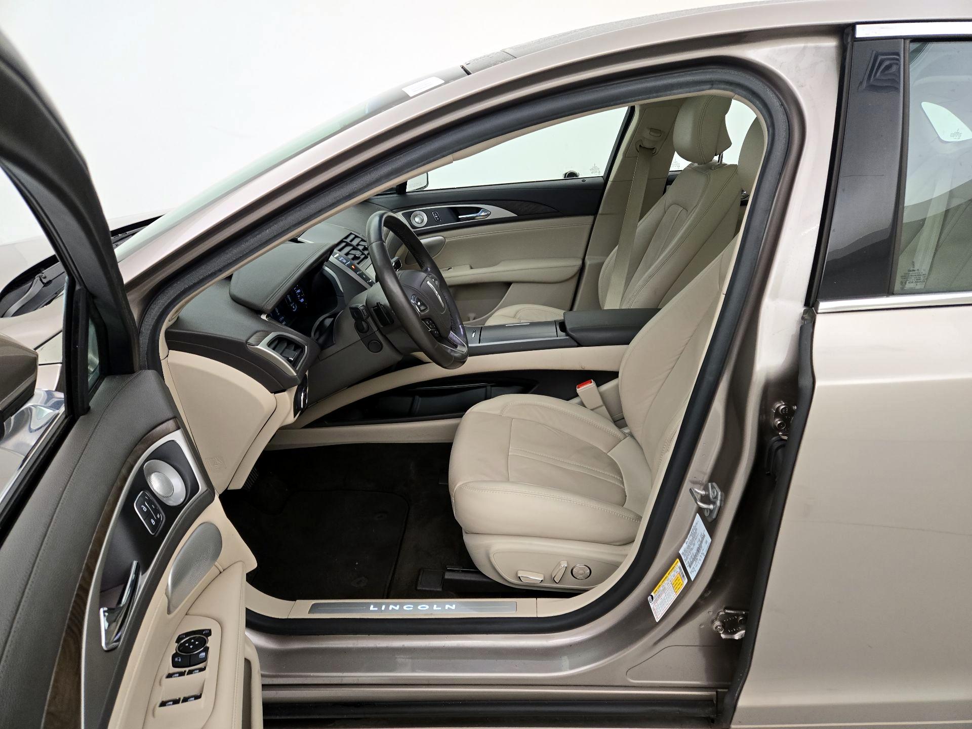 Thumbnail: 2019 Lincoln MKZ - 11