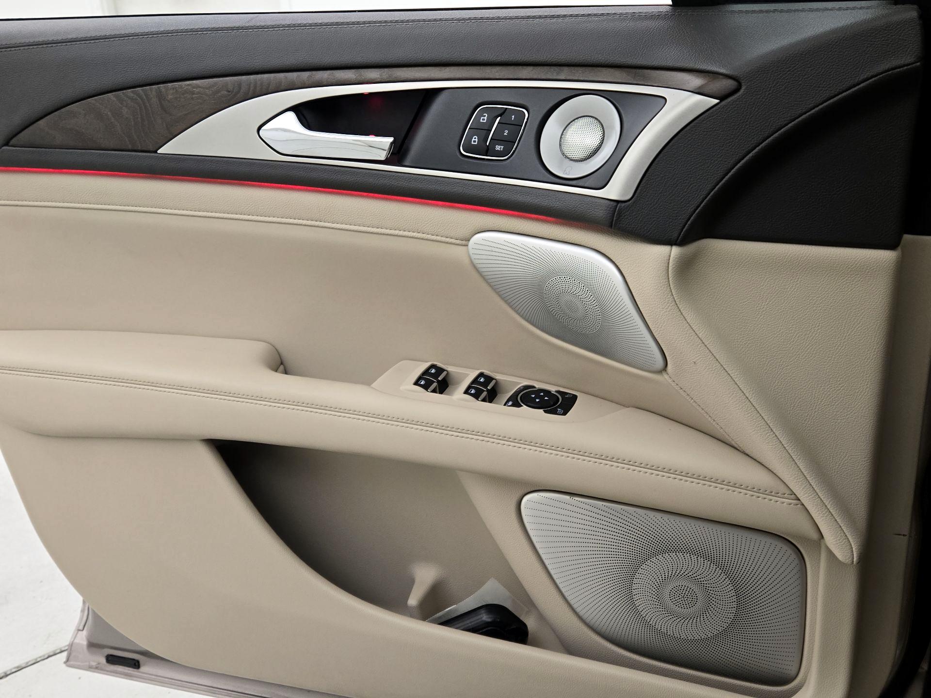 Thumbnail: 2019 Lincoln MKZ - 12